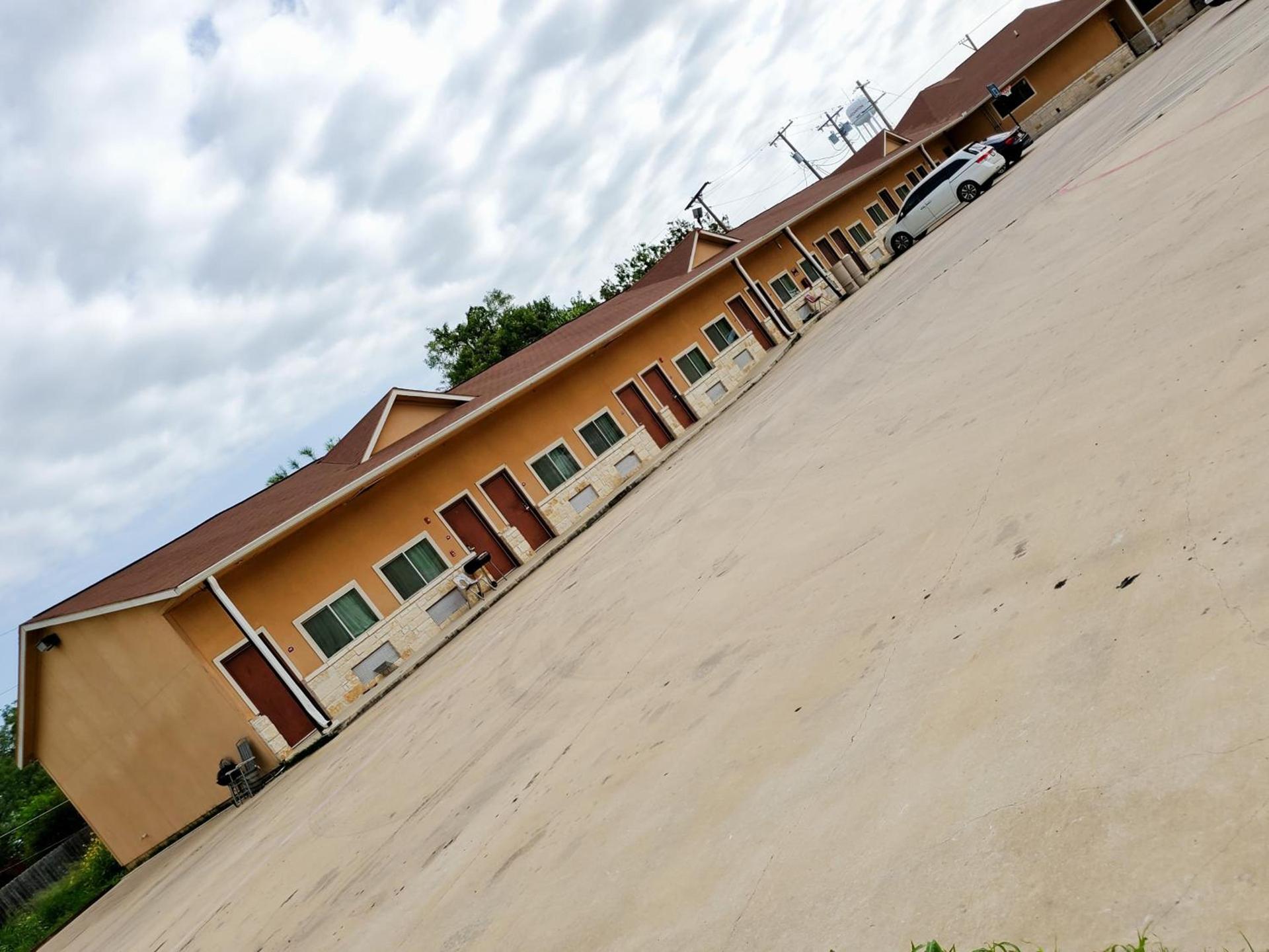 Atria Extended Stays By OYO Jourdanton photo 9
