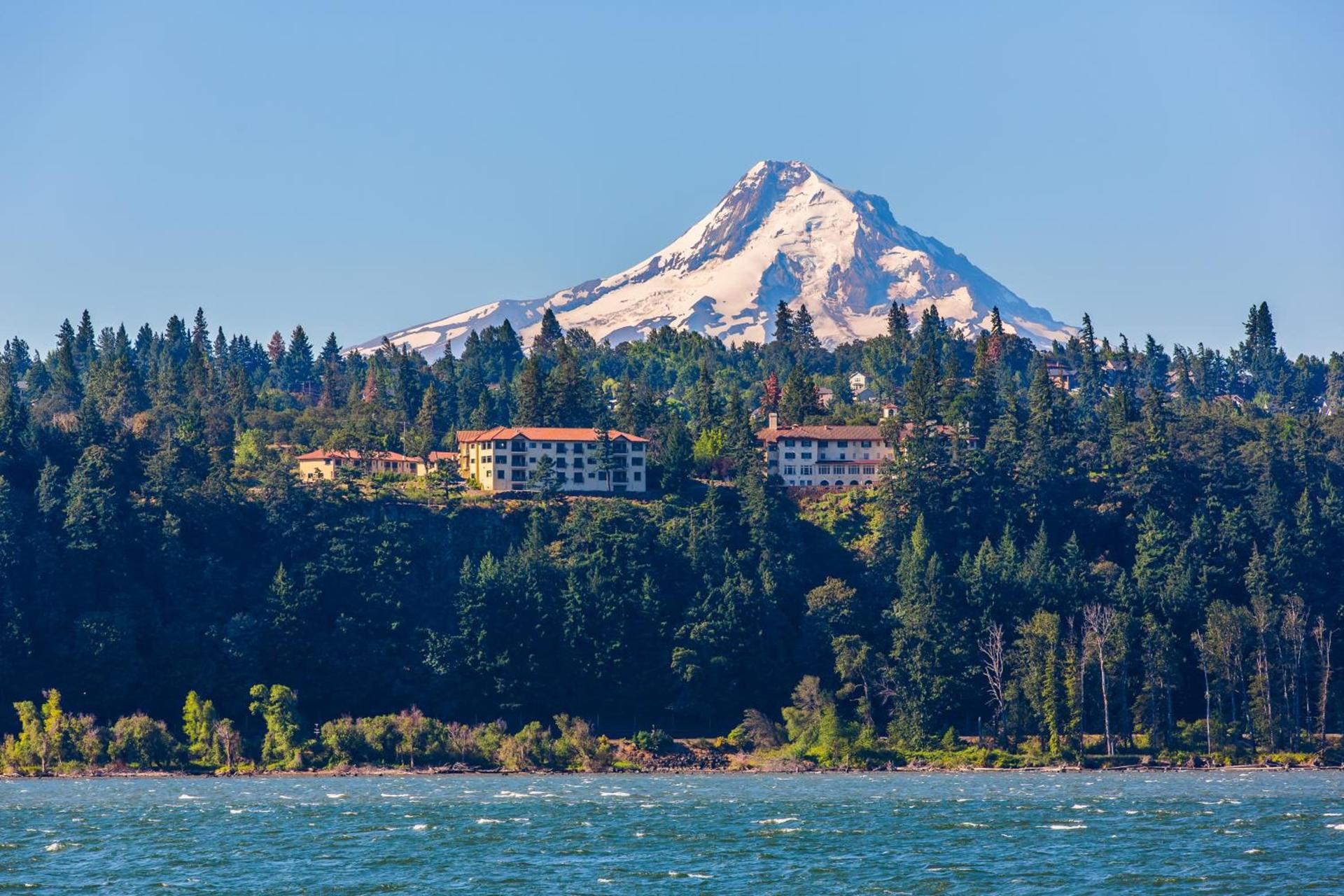 Columbia Cliff Villas — hotel in Hood River