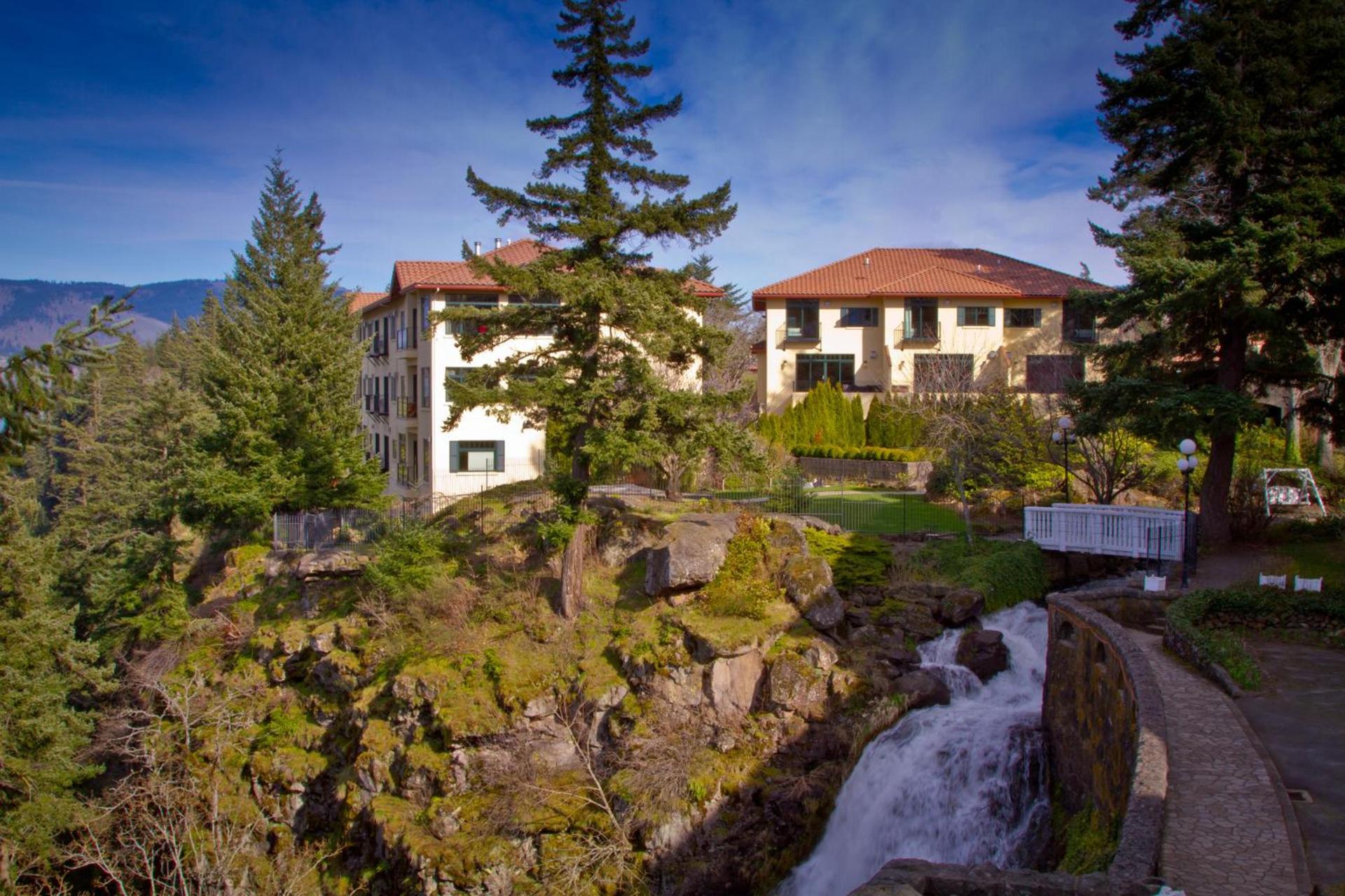 Columbia Cliff Villas photo 31