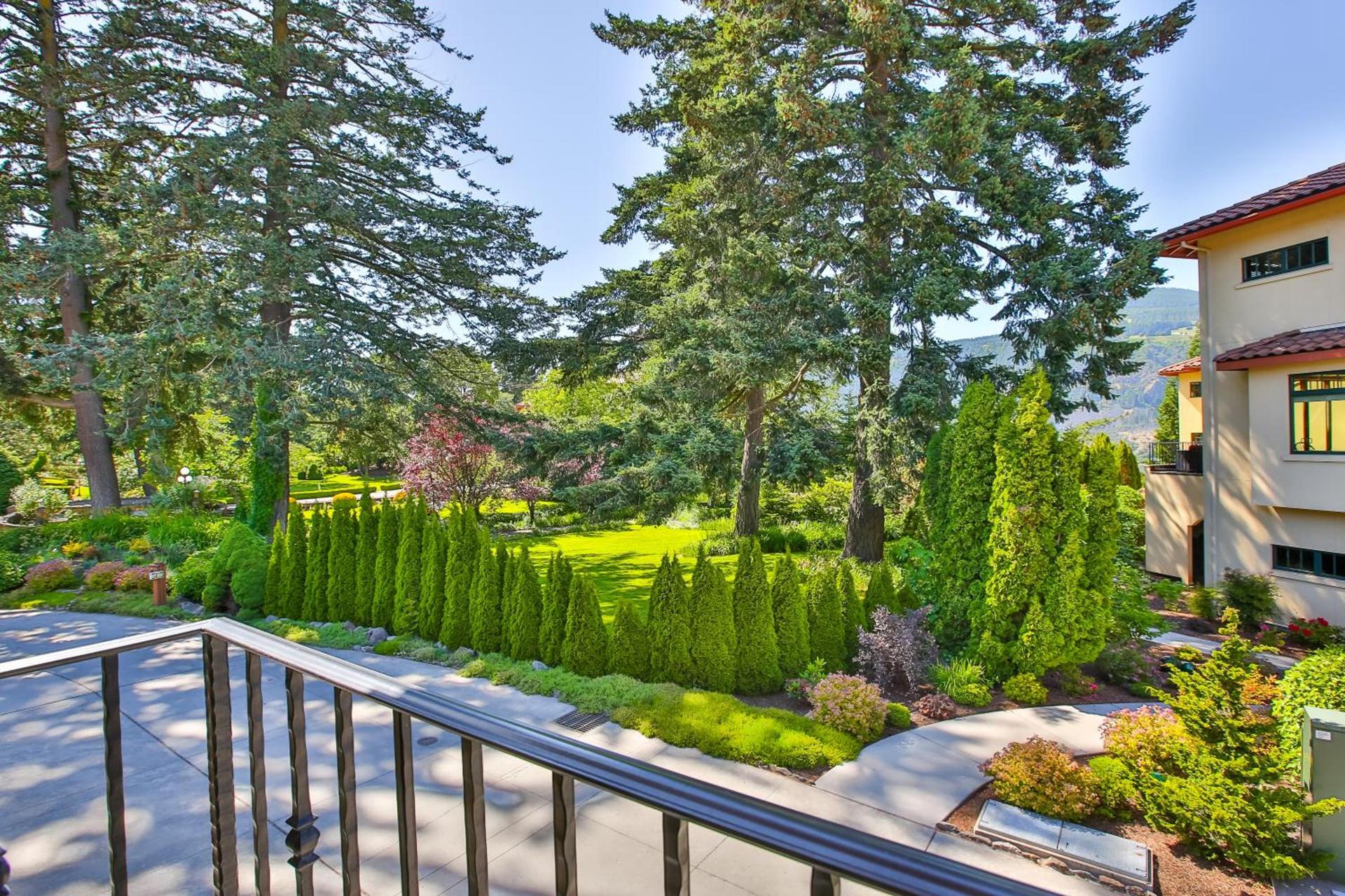 Columbia Cliff Villas photo 26