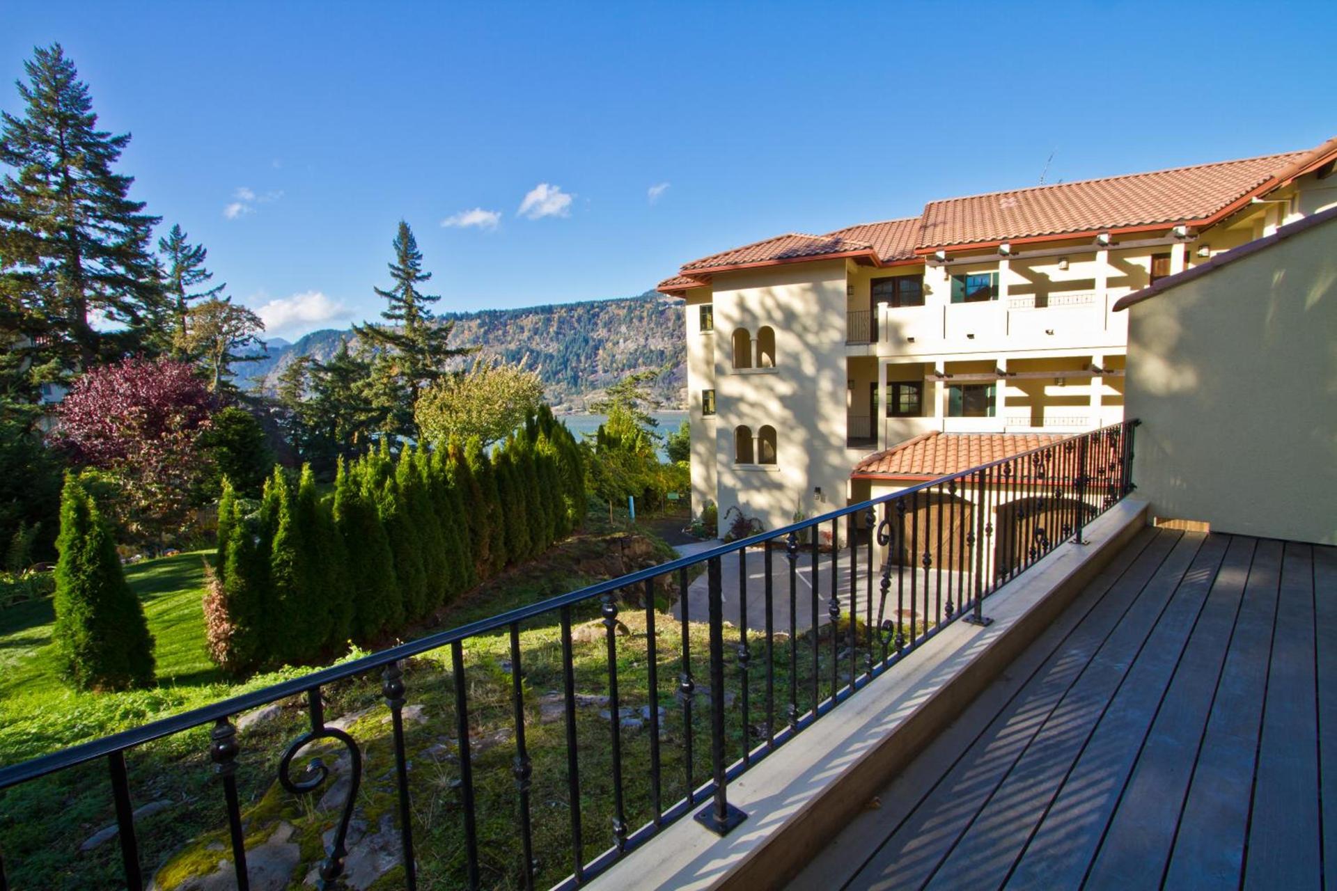 Columbia Cliff Villas photo 38