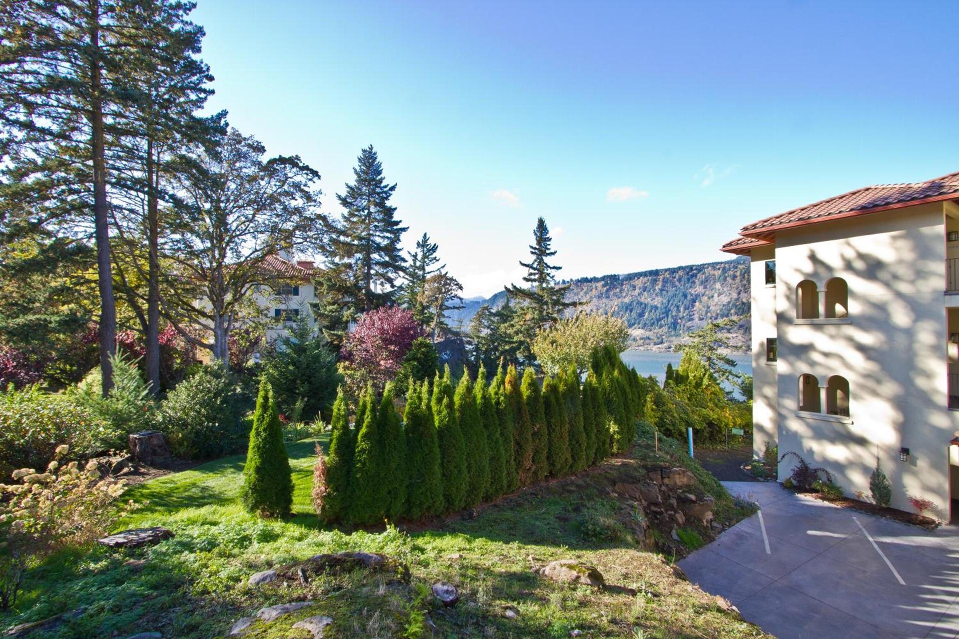 Columbia Cliff Villas photo 40