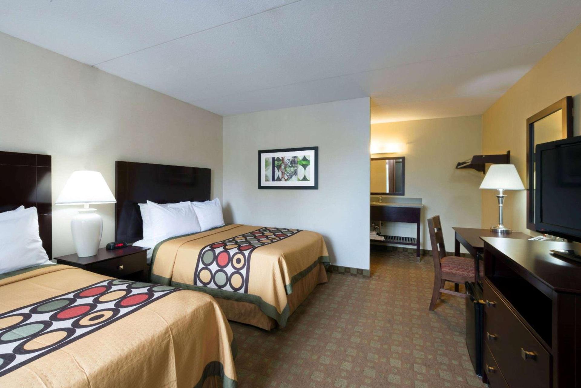 Super 8 by Wyndham White River Junction photo 13