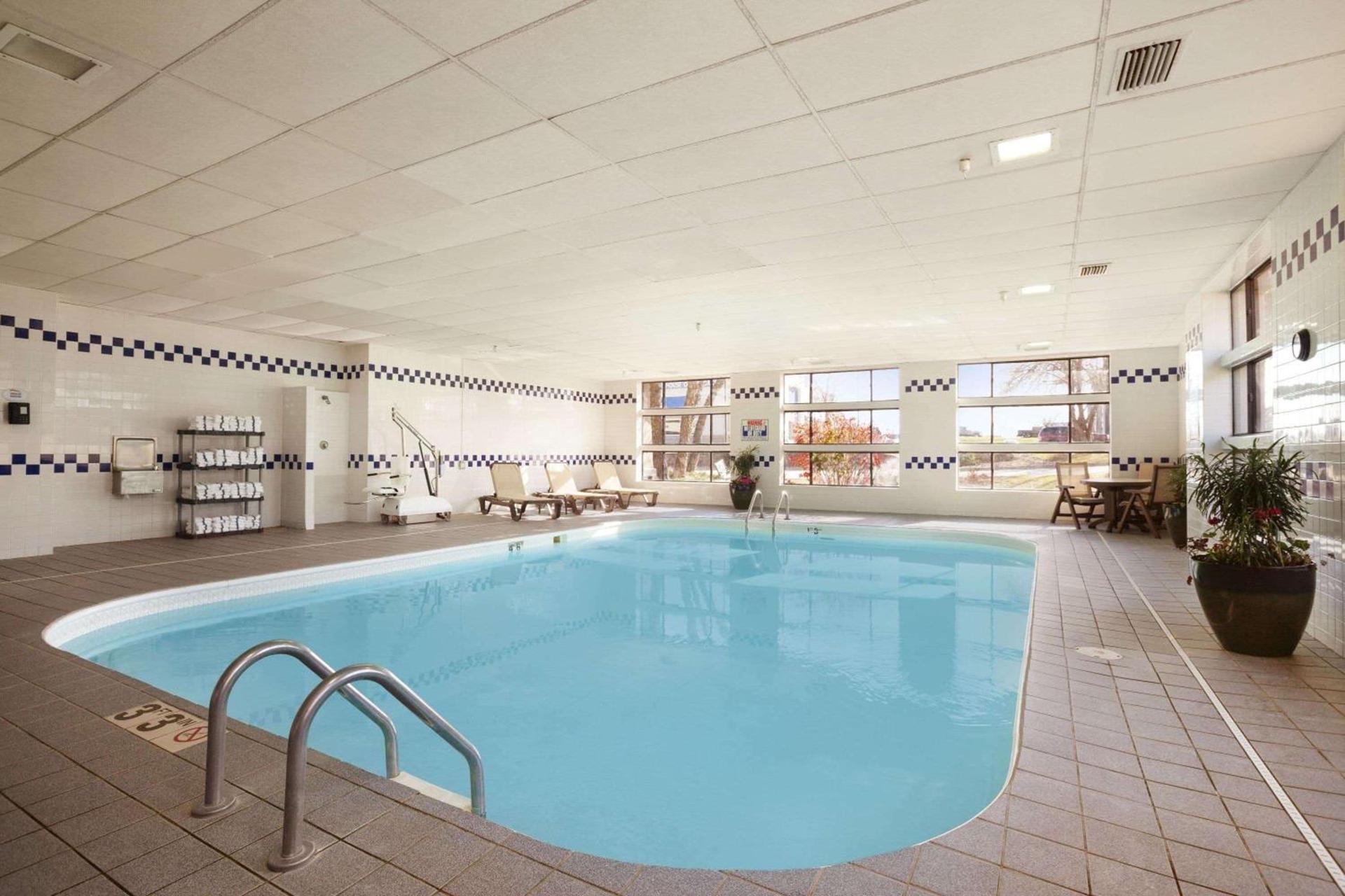 Baymont by Wyndham Sioux Falls photo 13