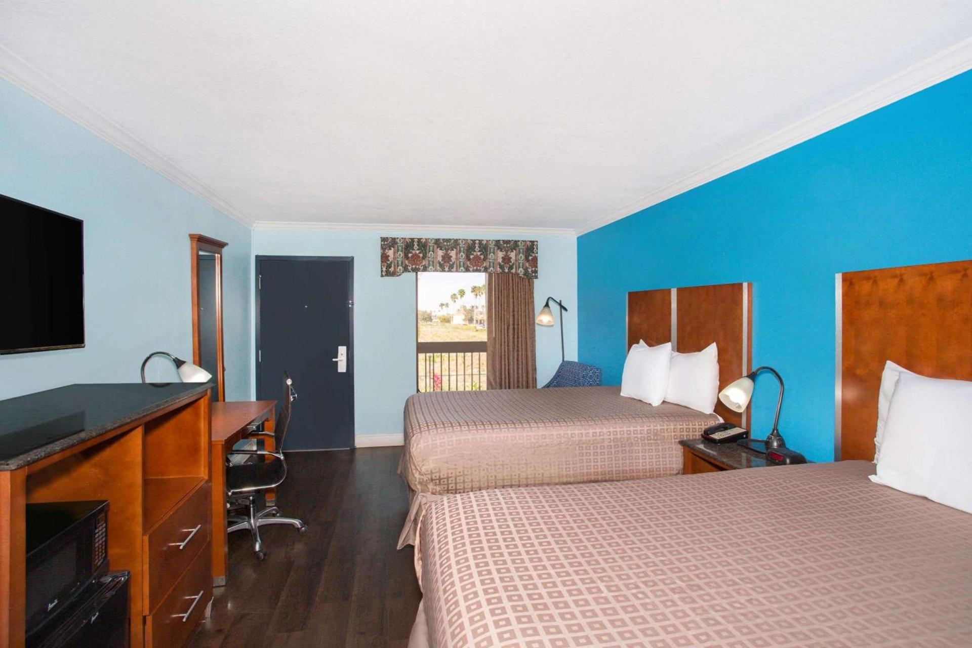 Days Inn by Wyndham Florida City photo 11