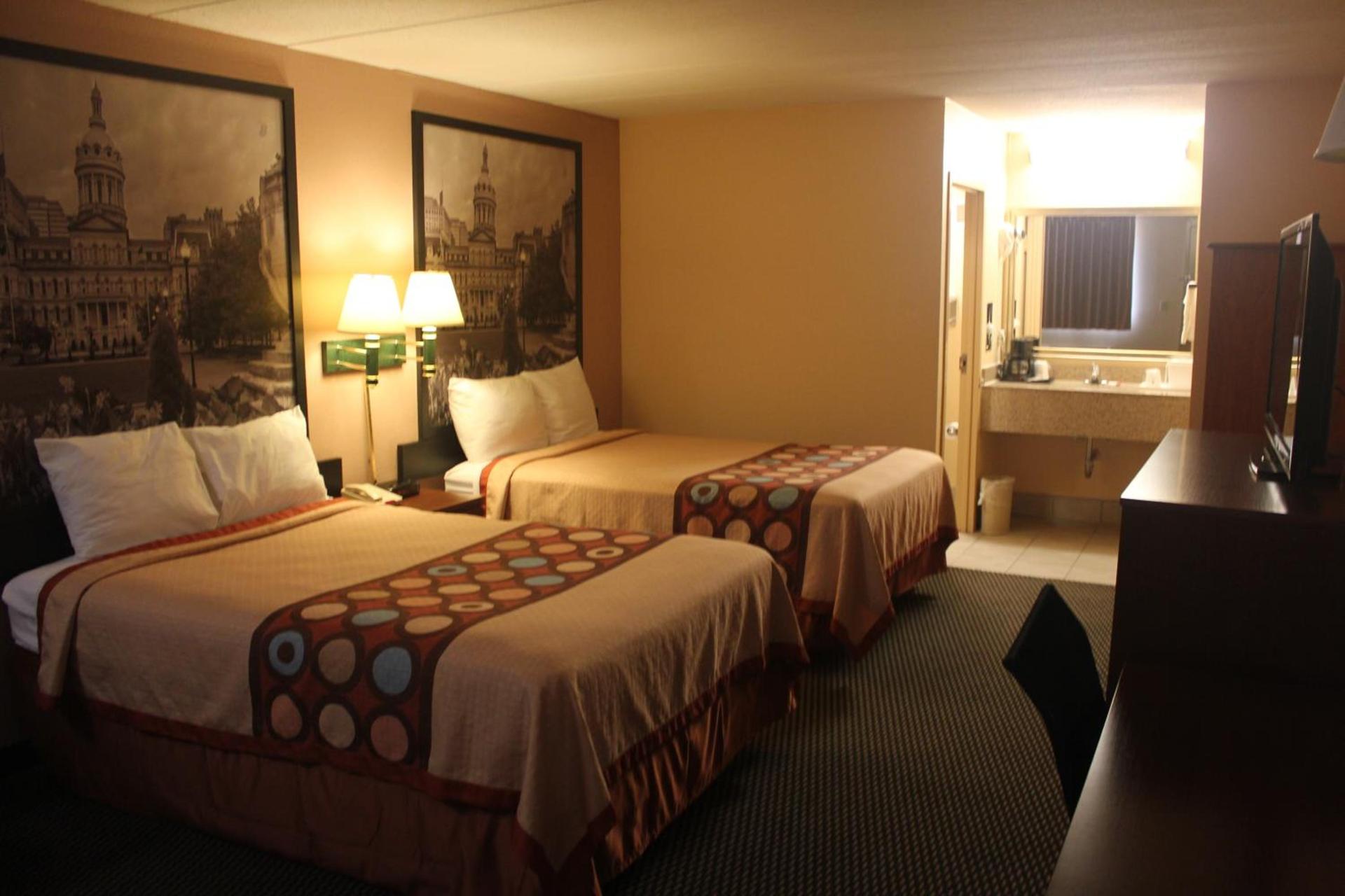 Super 8 by Wyndham Laurel photo 6