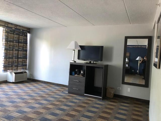 Baymont by Wyndham - Chicago - Addison - O'Hare photo 15