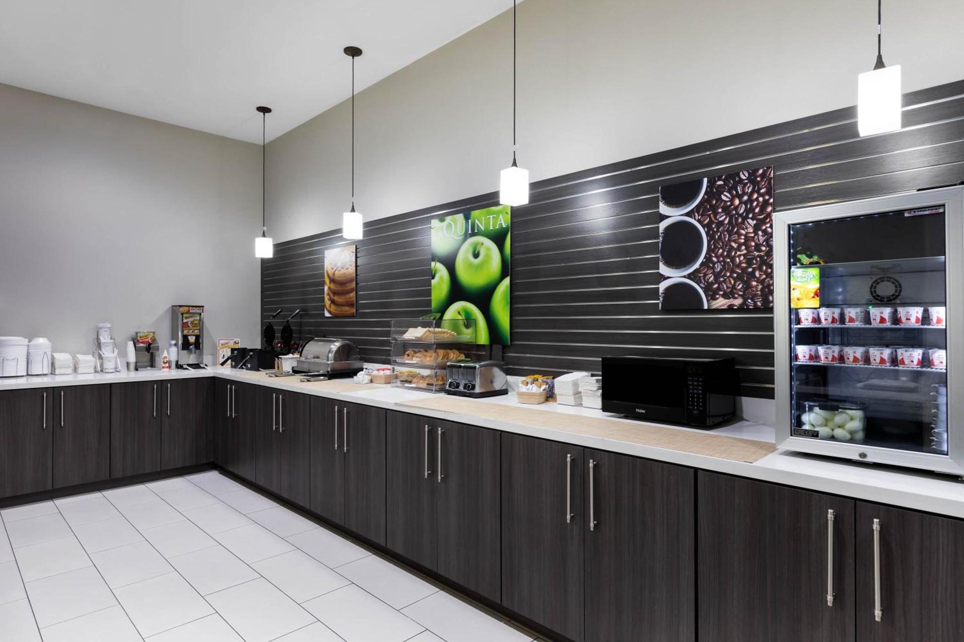 Comfort Inn & Suites photo 13