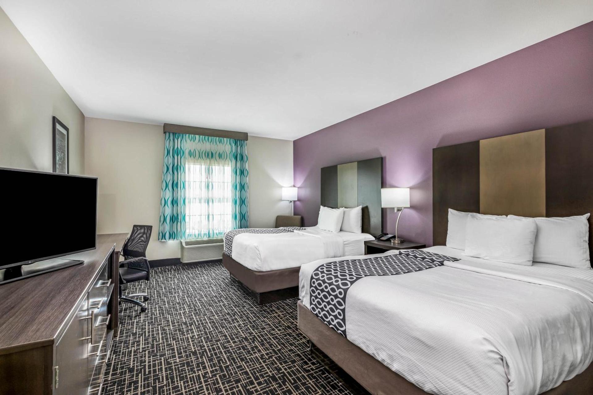 Comfort Inn & Suites photo 2