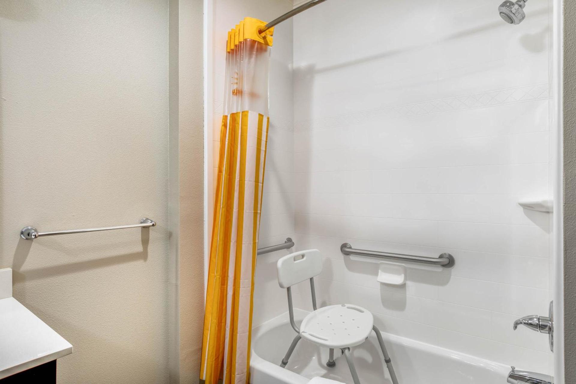 Comfort Inn & Suites photo 10