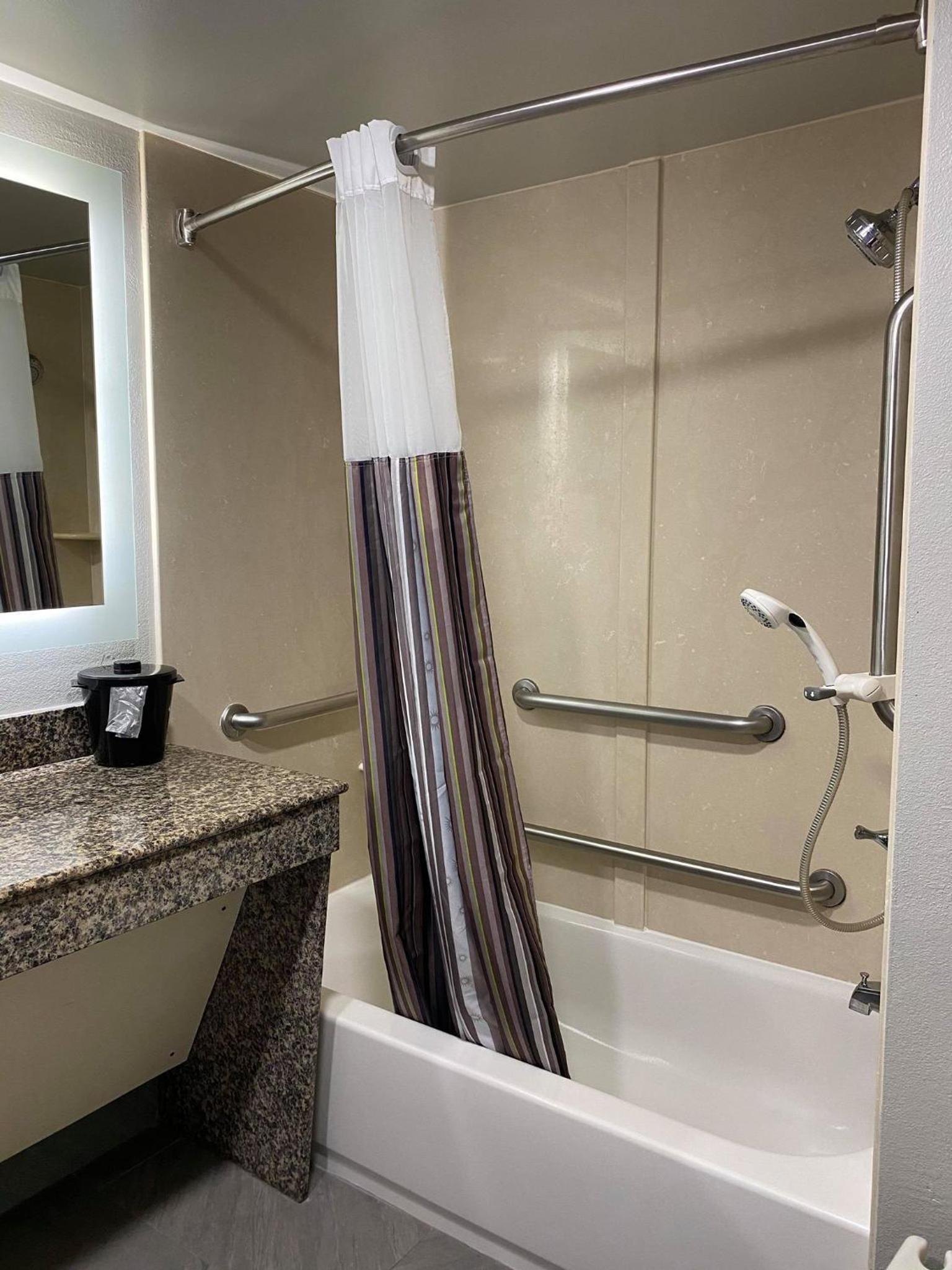 La Quinta by Wyndham Clarksville photo 8