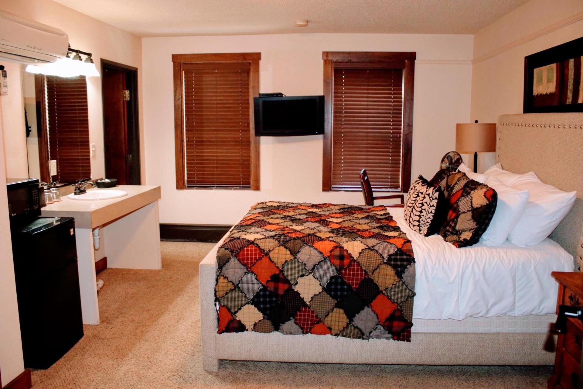 Iowa House Historic Inn photo 9