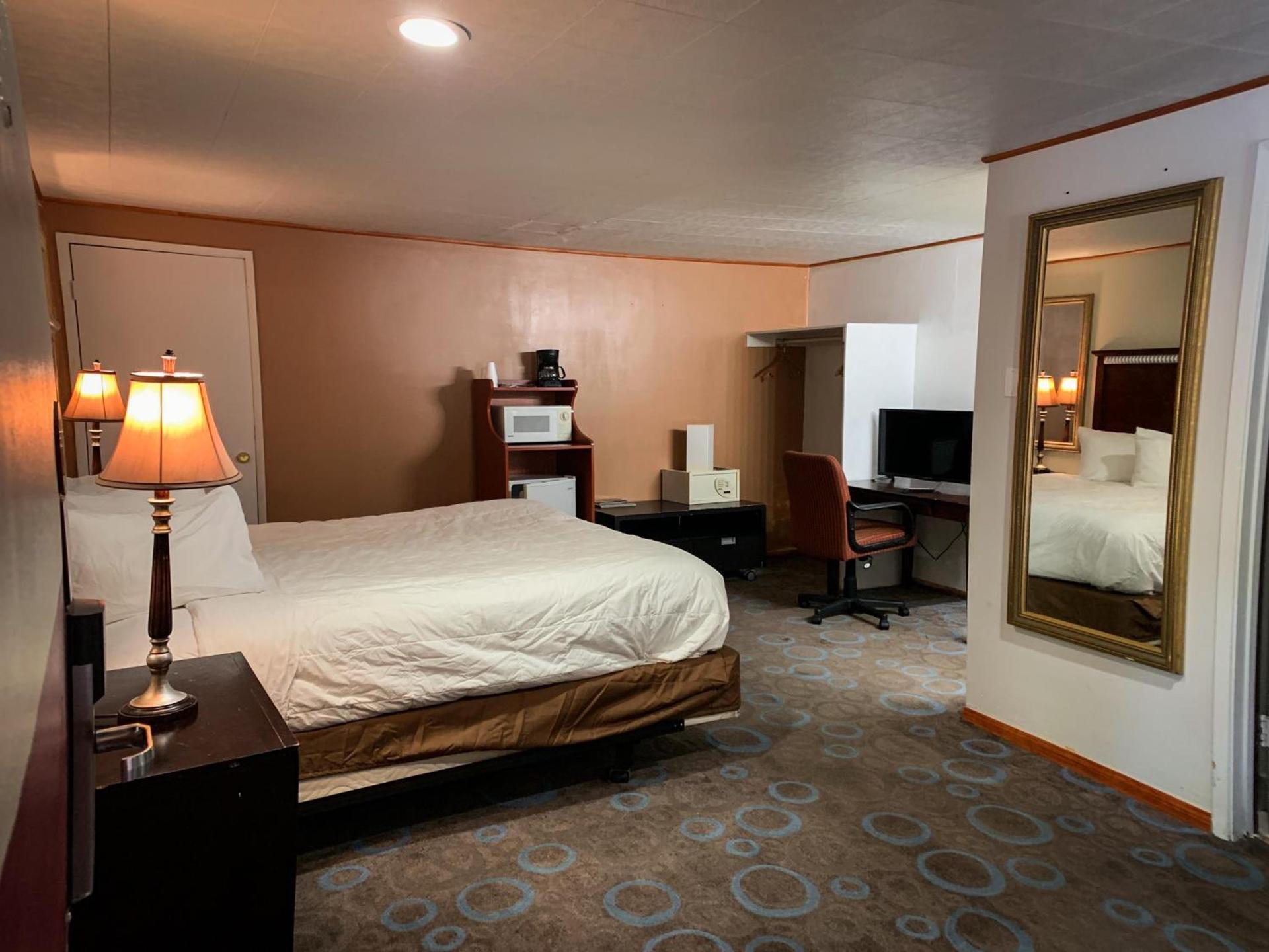 Ventura Grand Inn photo 35