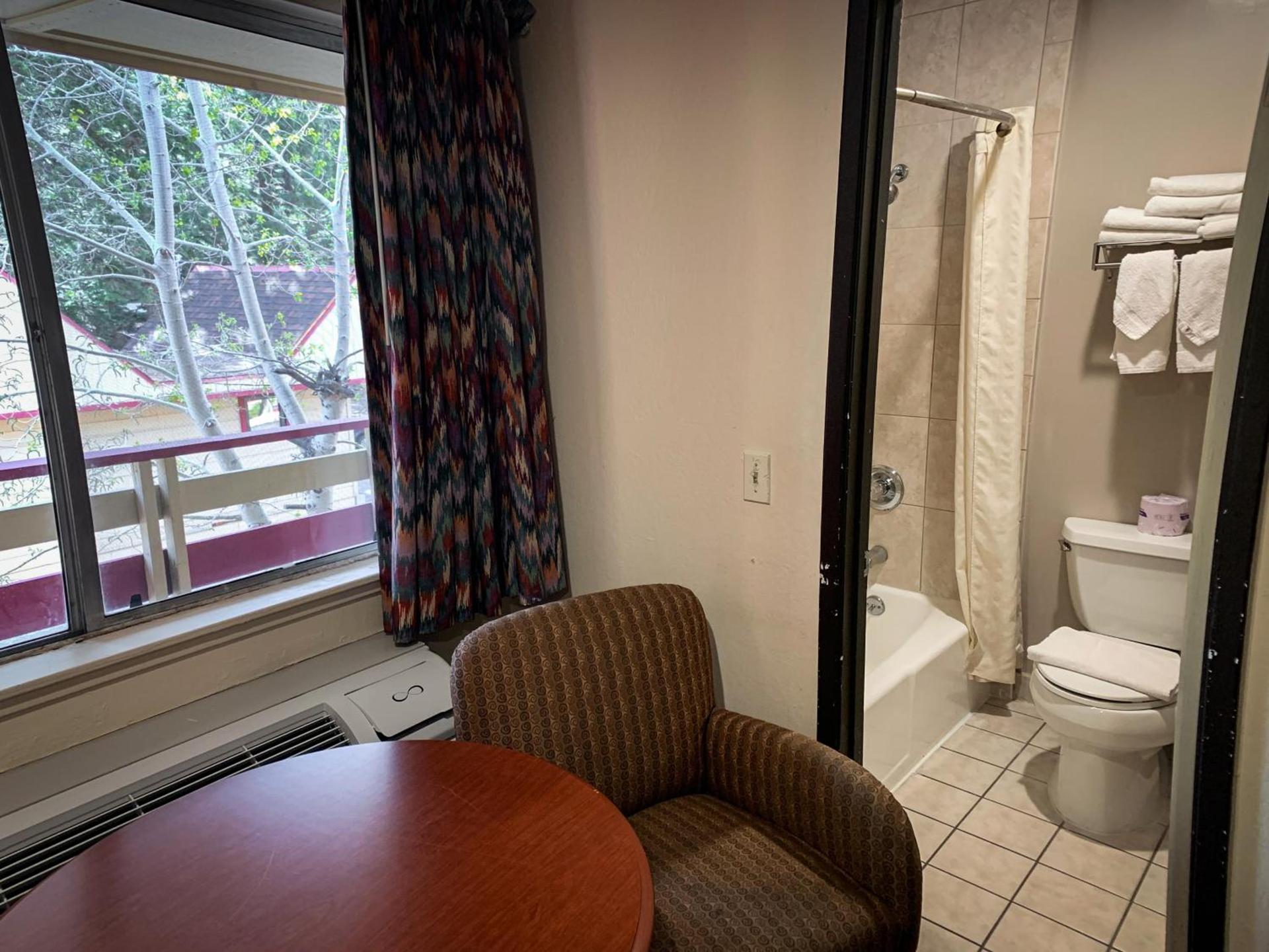 Ventura Grand Inn photo 38