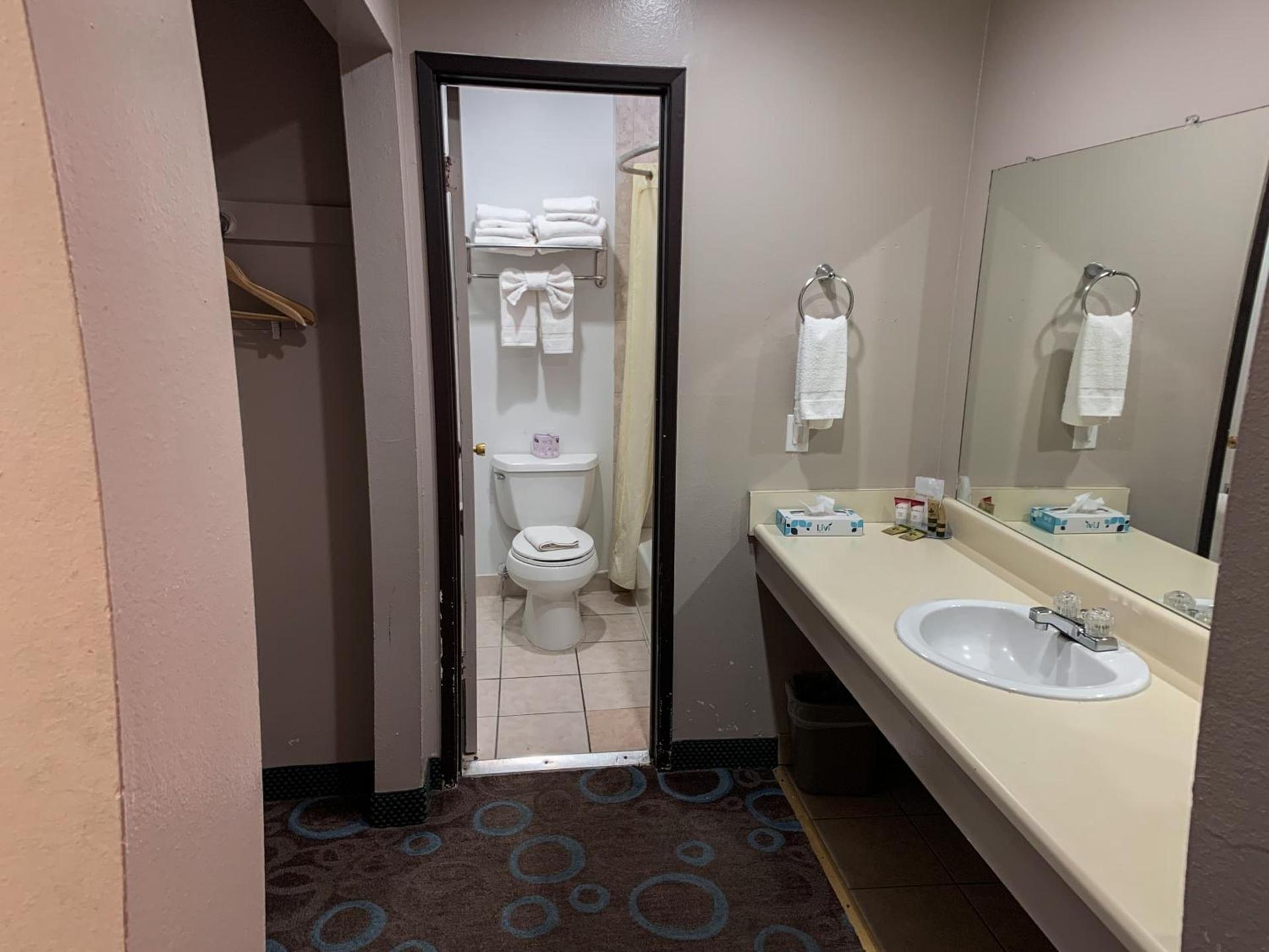 Ventura Grand Inn photo 41