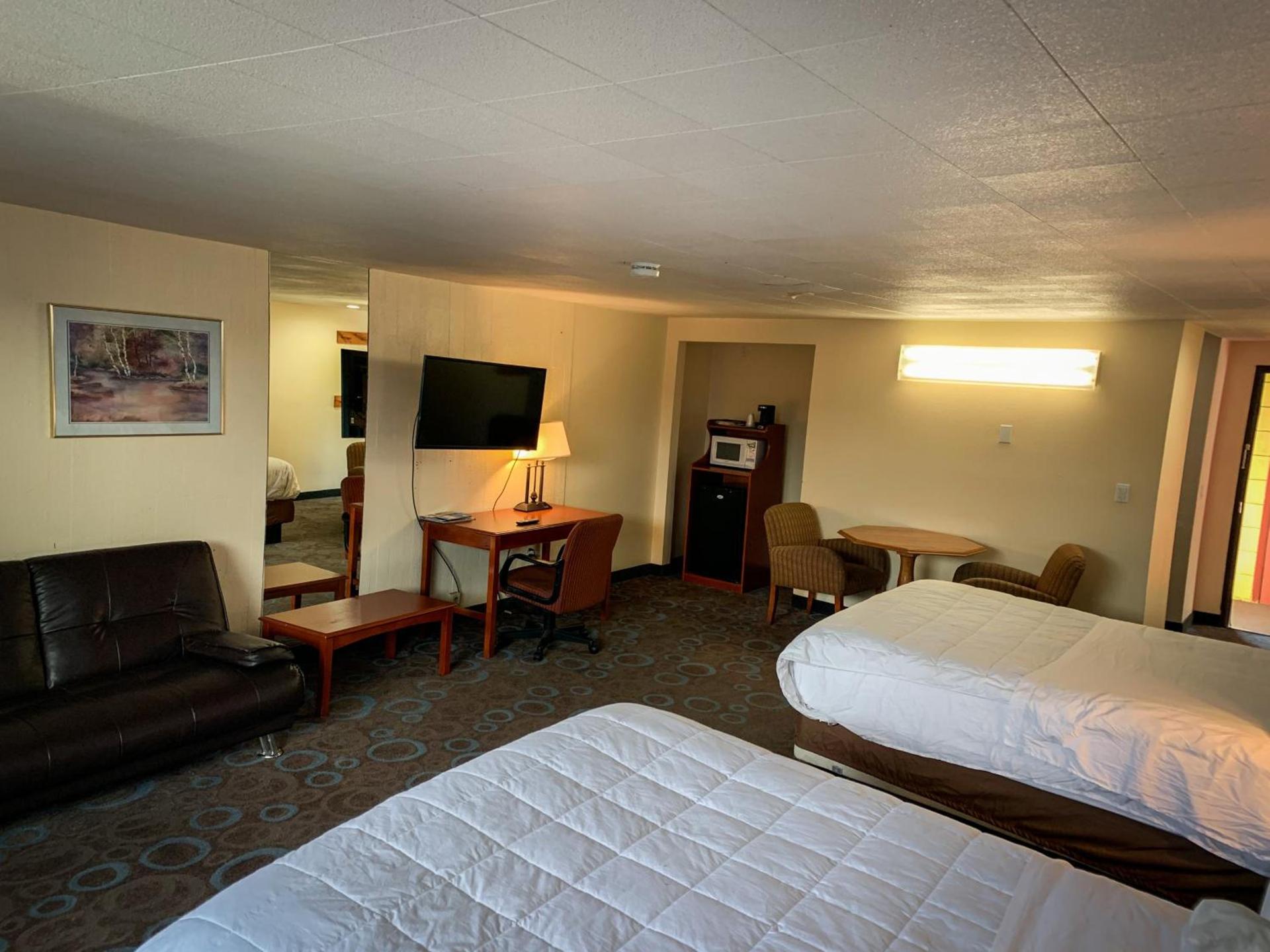 Ventura Grand Inn photo 34