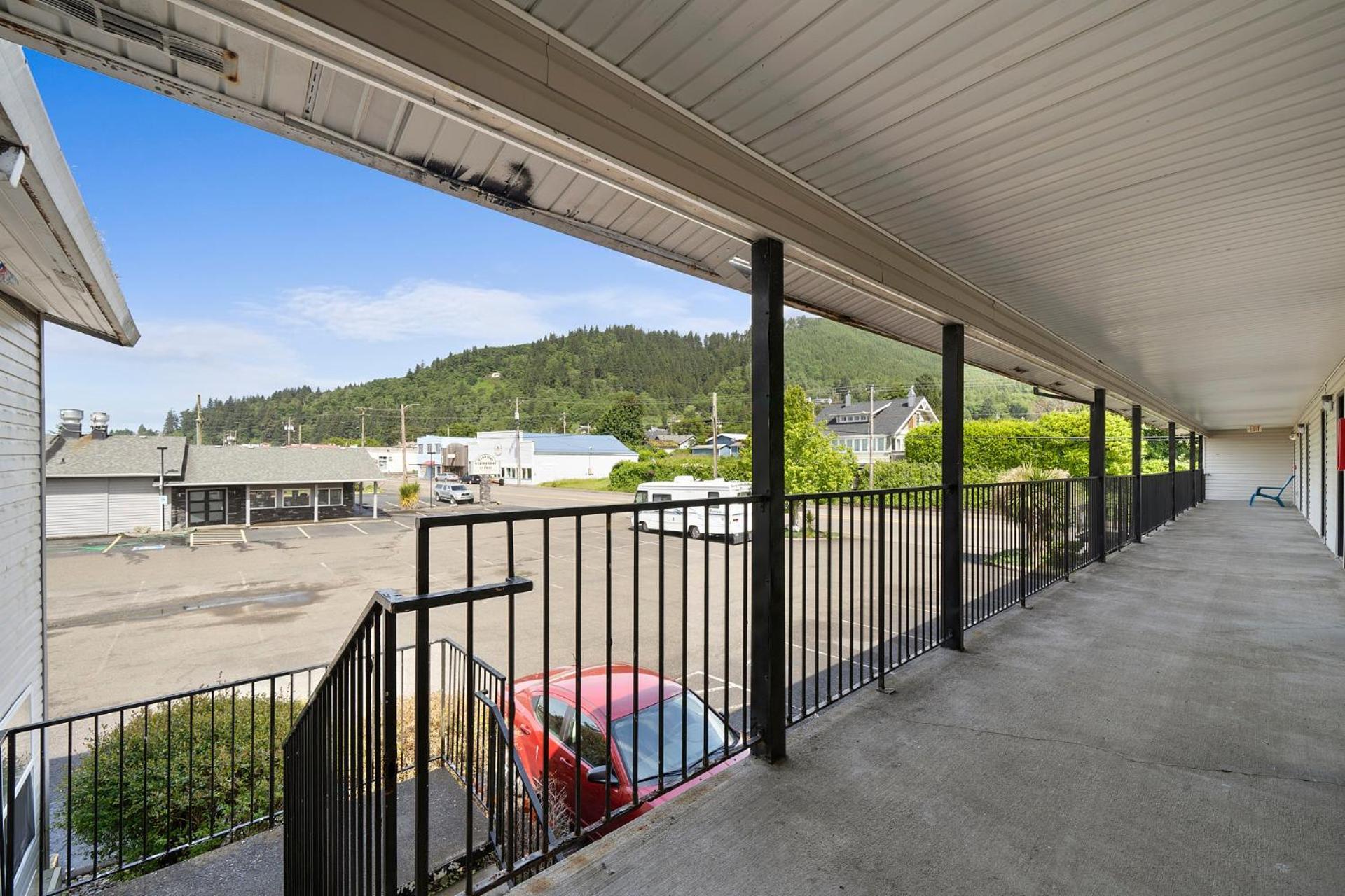 Garibaldi Inn at the Bay photo 7
