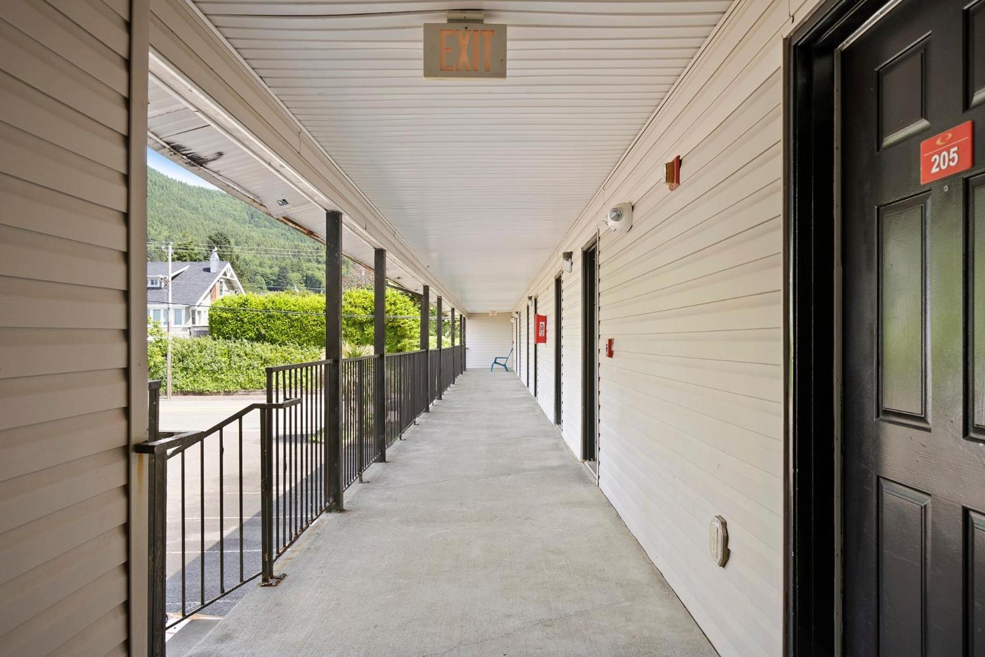 Garibaldi Inn at the Bay photo 8