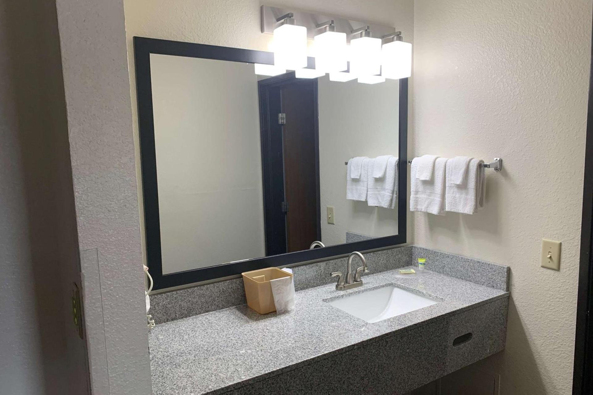 Baymont by Wyndham Waupun photo 23
