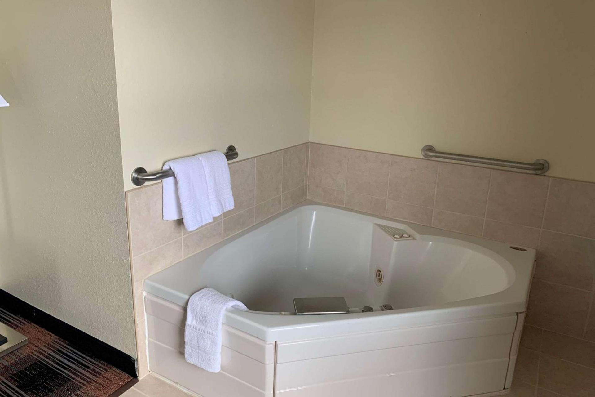 Baymont by Wyndham Waupun photo 28