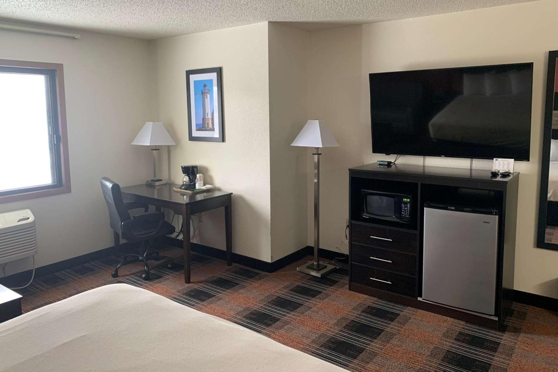 Baymont by Wyndham Waupun photo 15