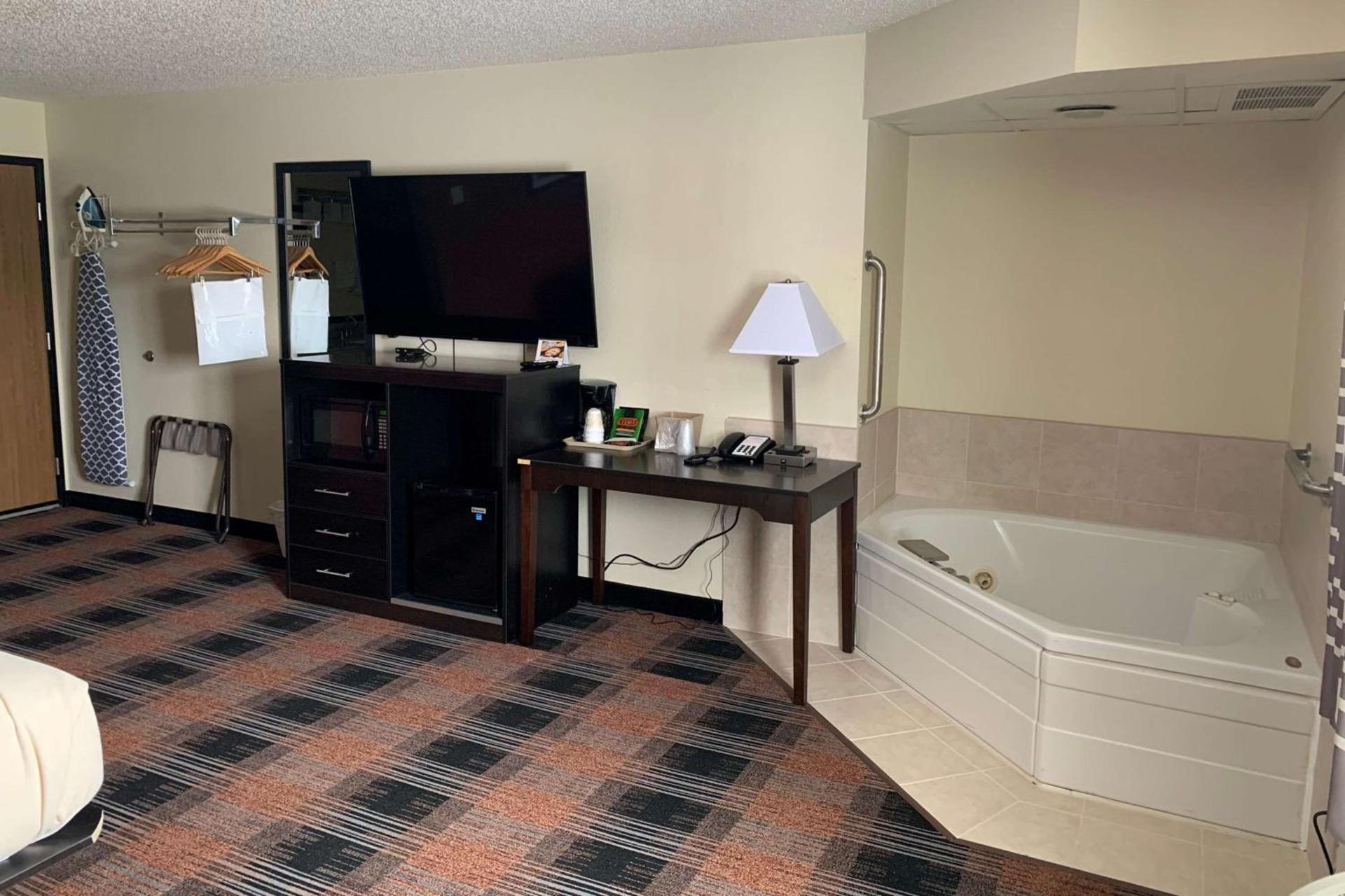 Baymont by Wyndham Waupun photo 30