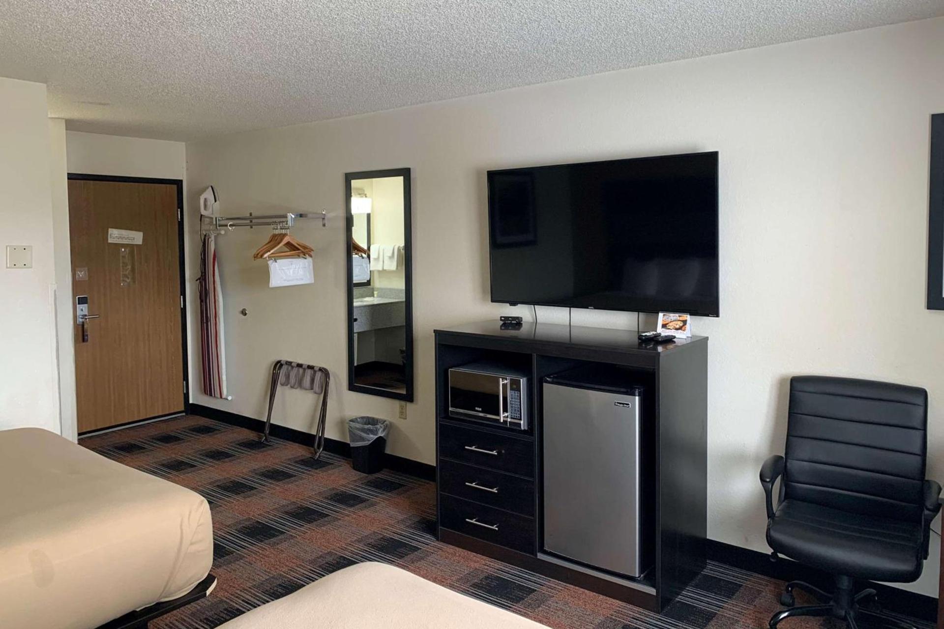 Baymont by Wyndham Waupun photo 29