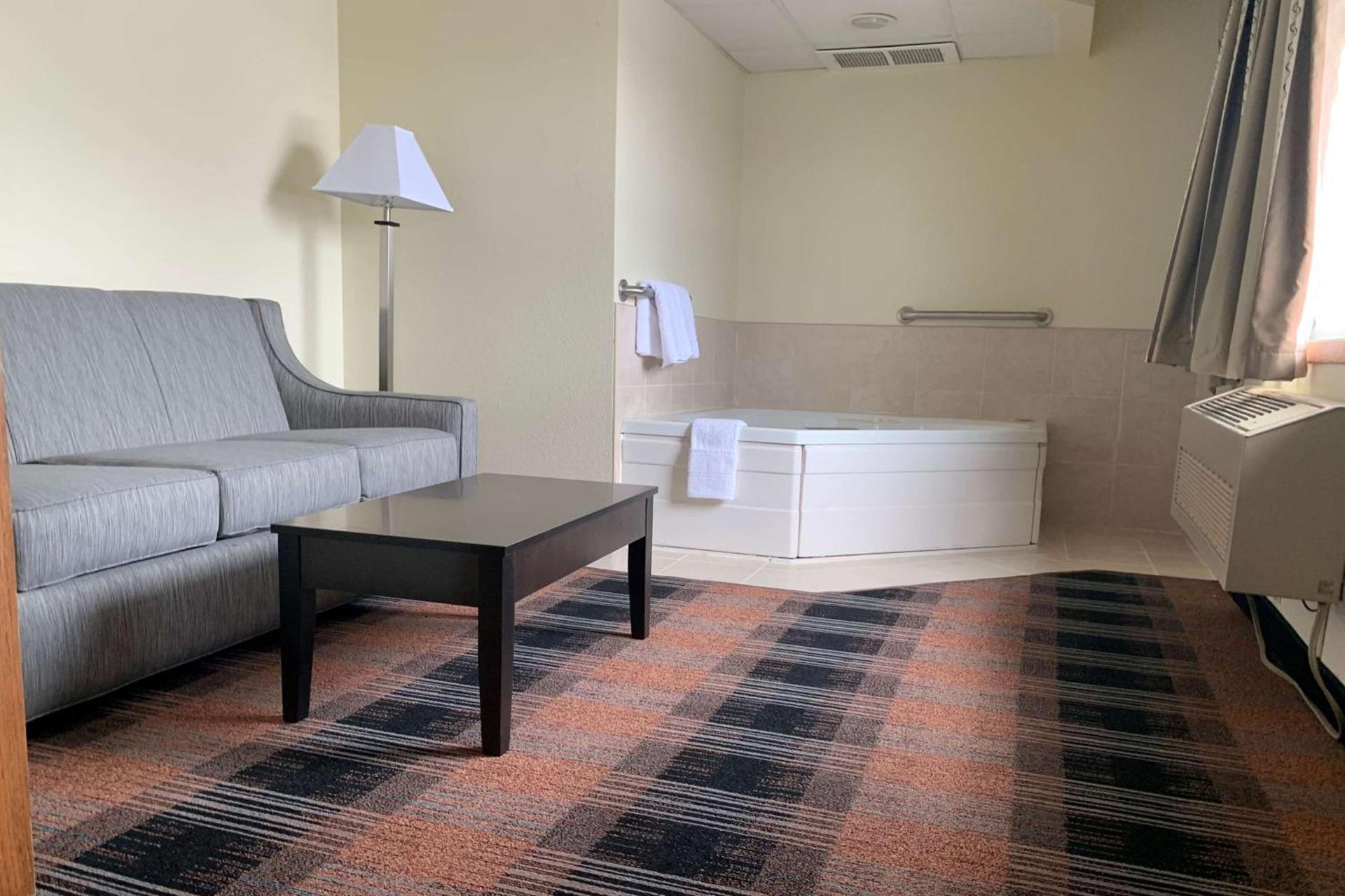 Baymont by Wyndham Waupun photo 16