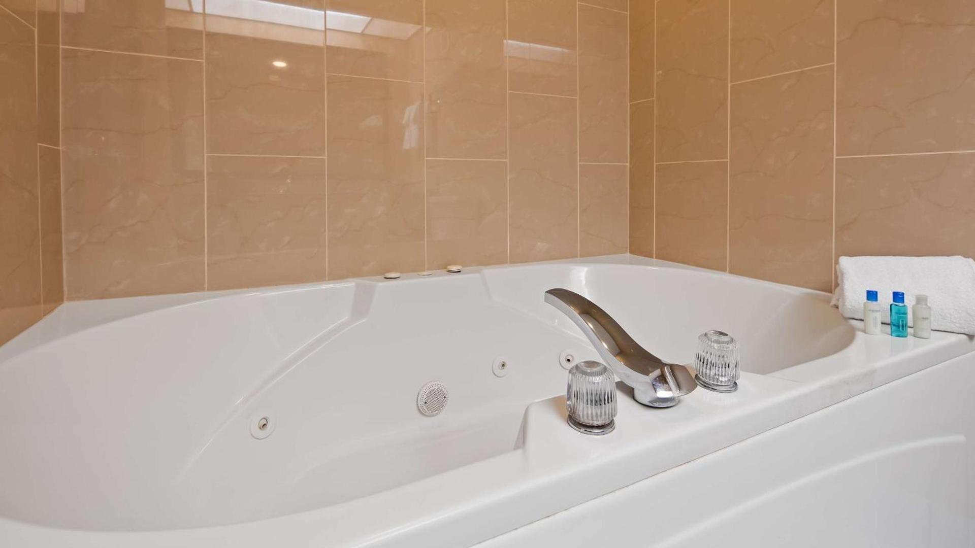 Best Western Plaza Hotel Saugatuck photo 20