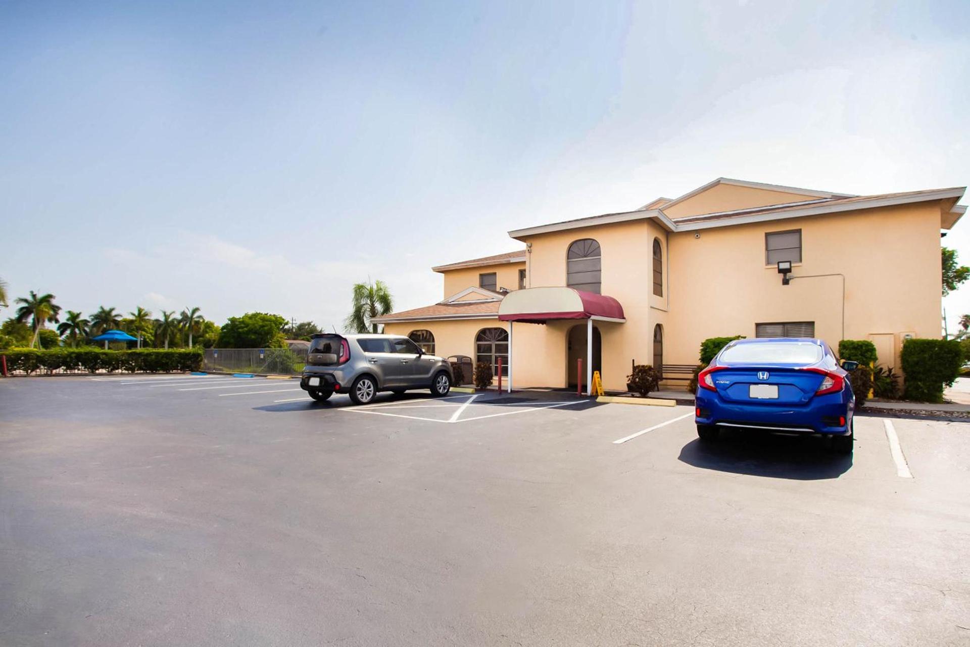 OYO Waterfront Hotel- Cape Coral Fort Myers, FL photo 47