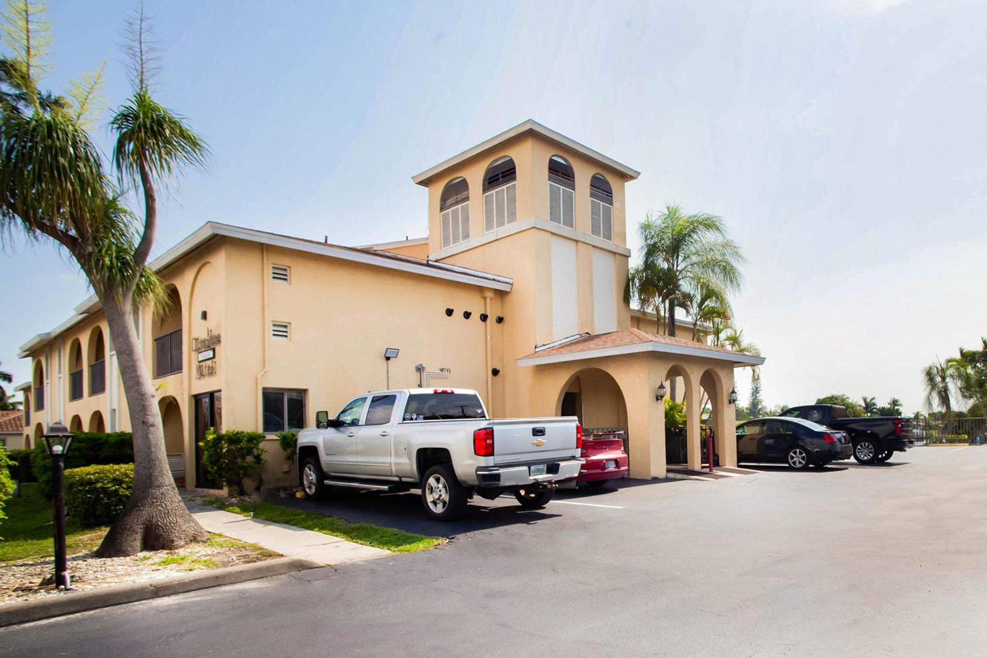 OYO Waterfront Hotel- Cape Coral Fort Myers, FL — hotel in Cape Coral