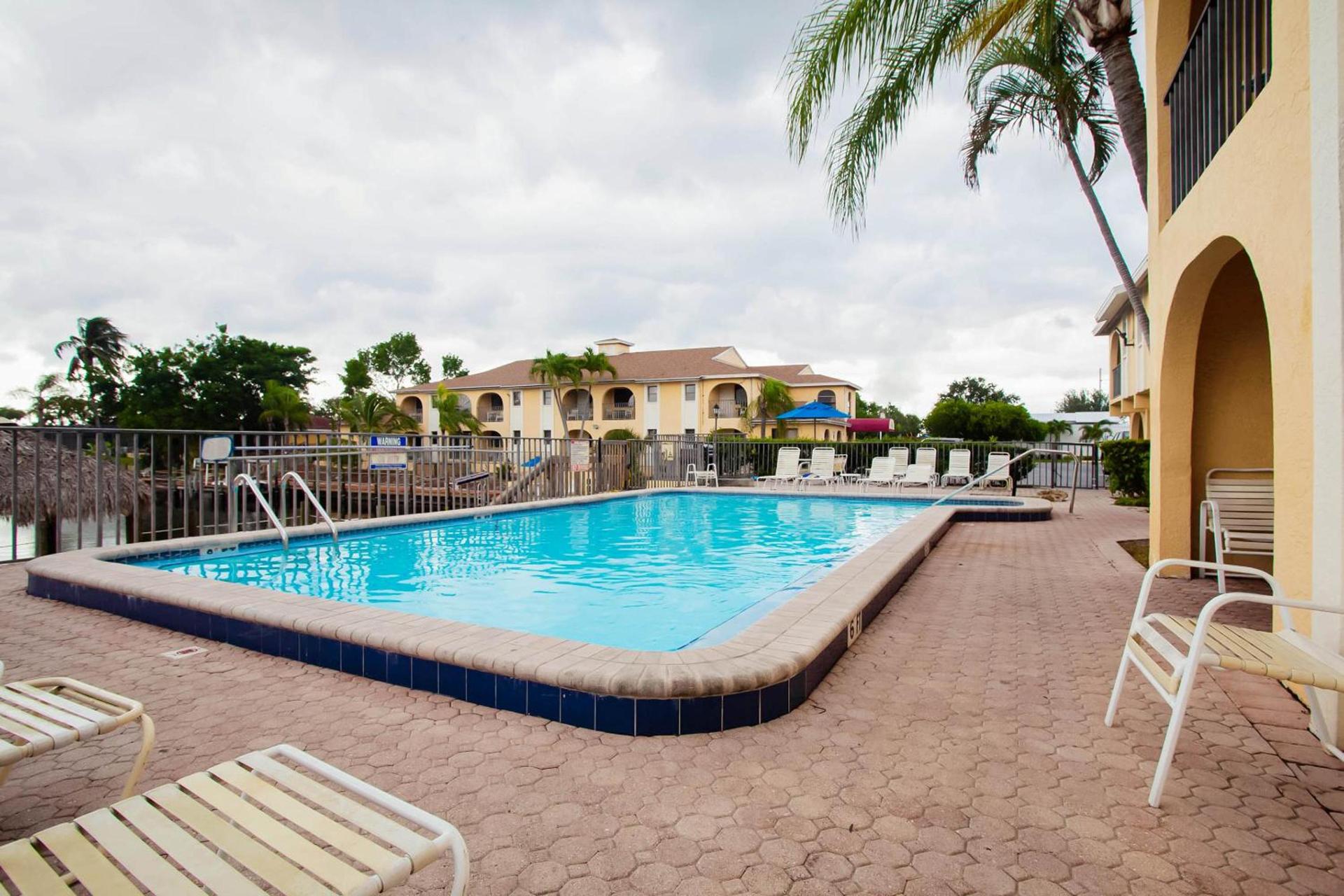 OYO Waterfront Hotel- Cape Coral Fort Myers, FL photo 2
