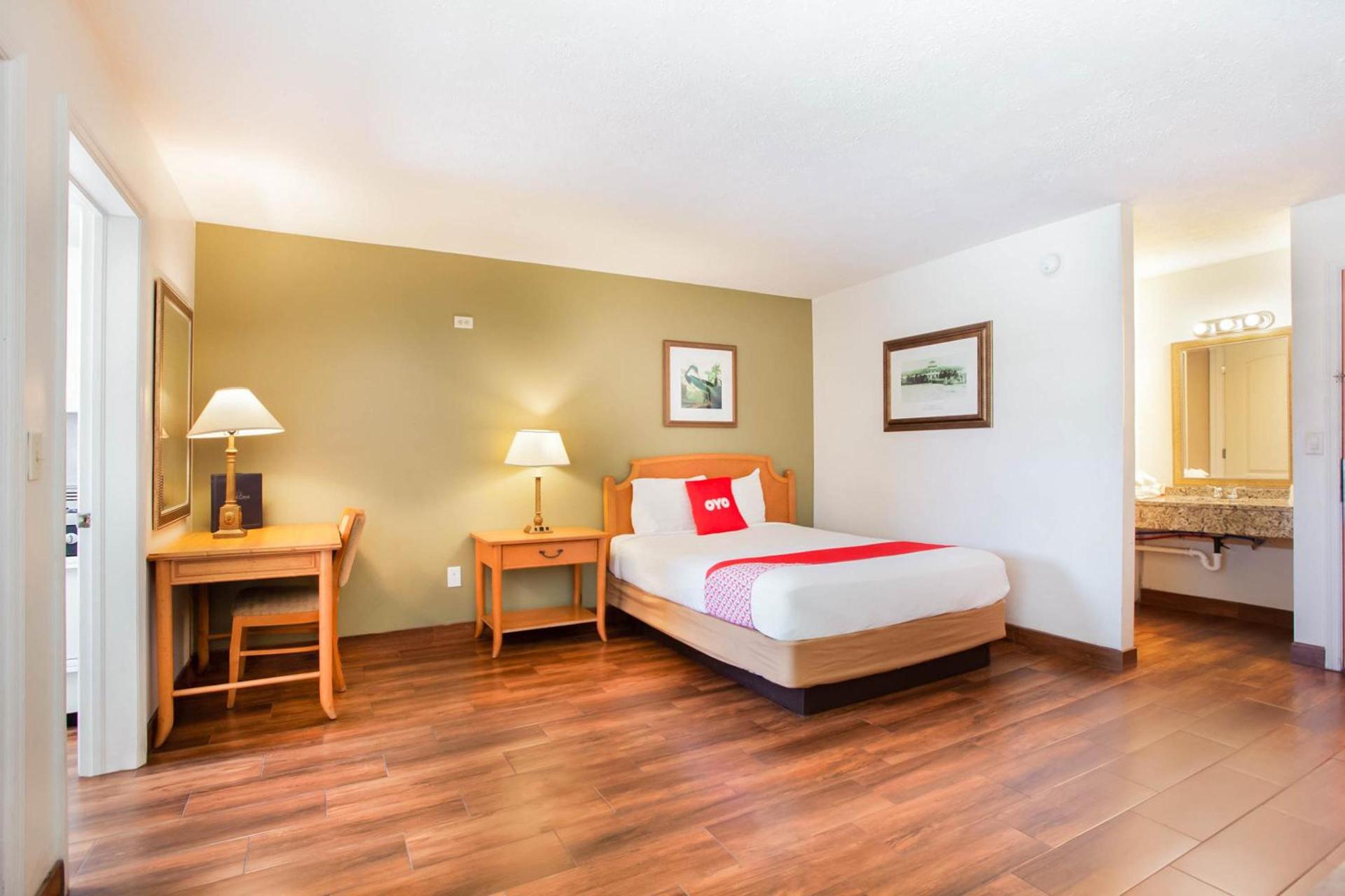 OYO Waterfront Hotel- Cape Coral Fort Myers, FL photo 14