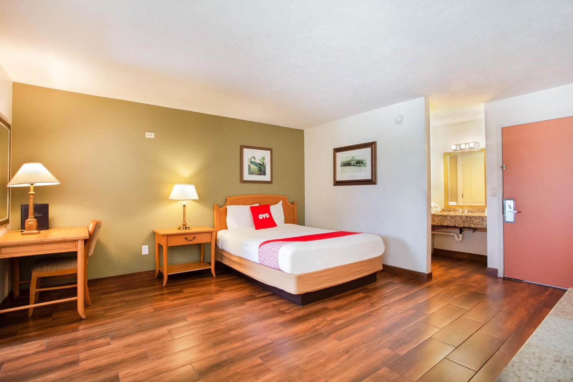 OYO Waterfront Hotel- Cape Coral Fort Myers, FL photo 38