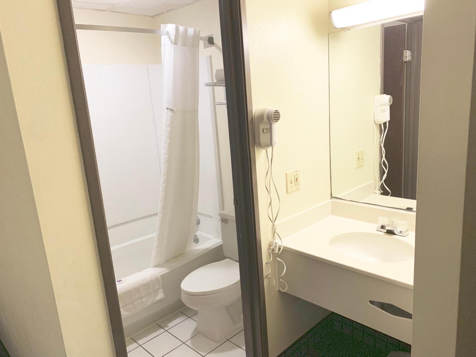 Motel 6 McGraw, NY - Cortland photo 12