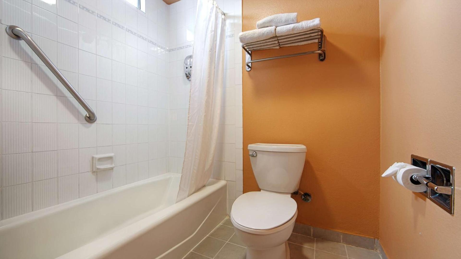 Rancho San Diego Inn & Suites photo 17