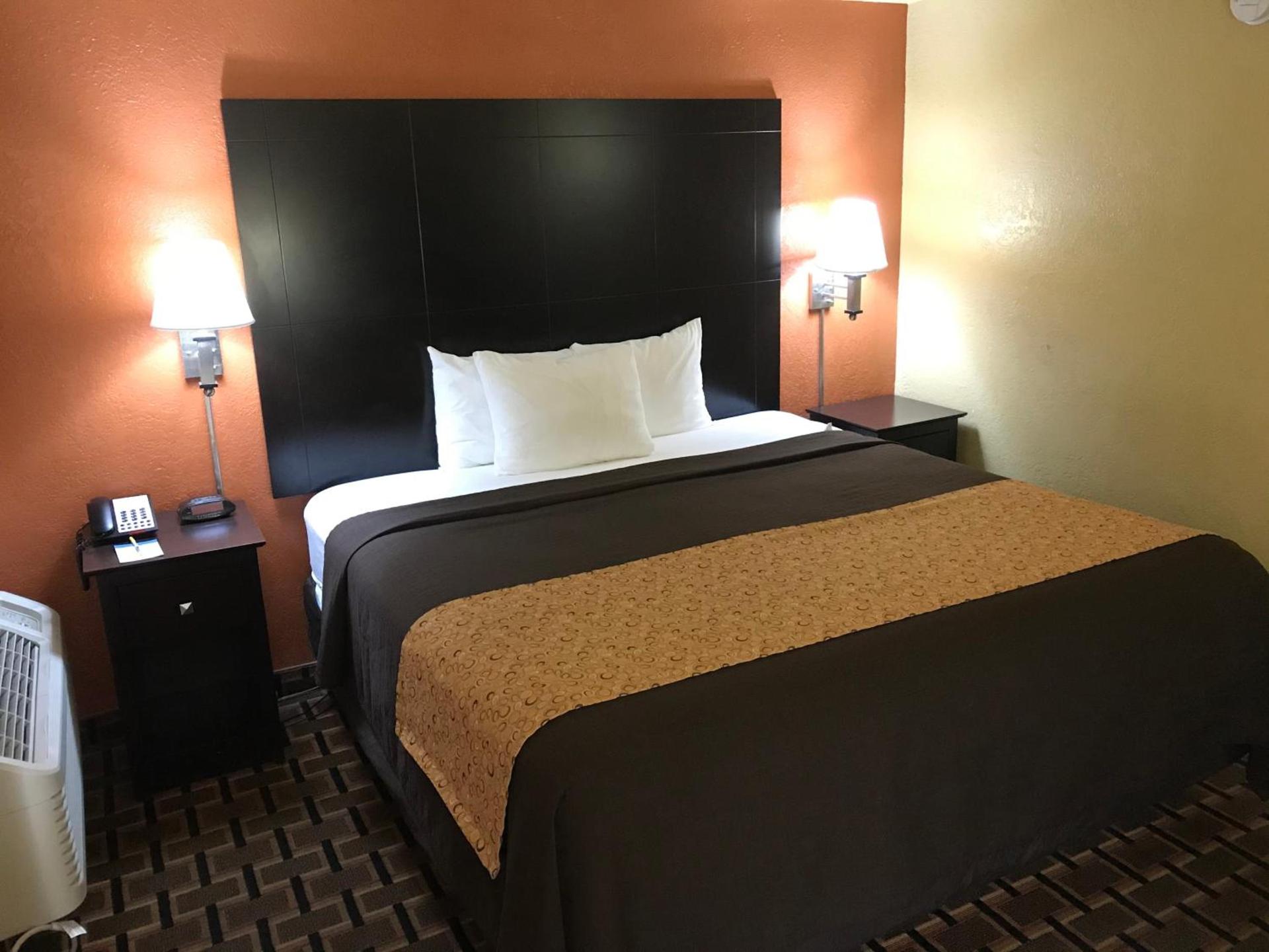 Days Inn by Wyndham Joplin photo 50