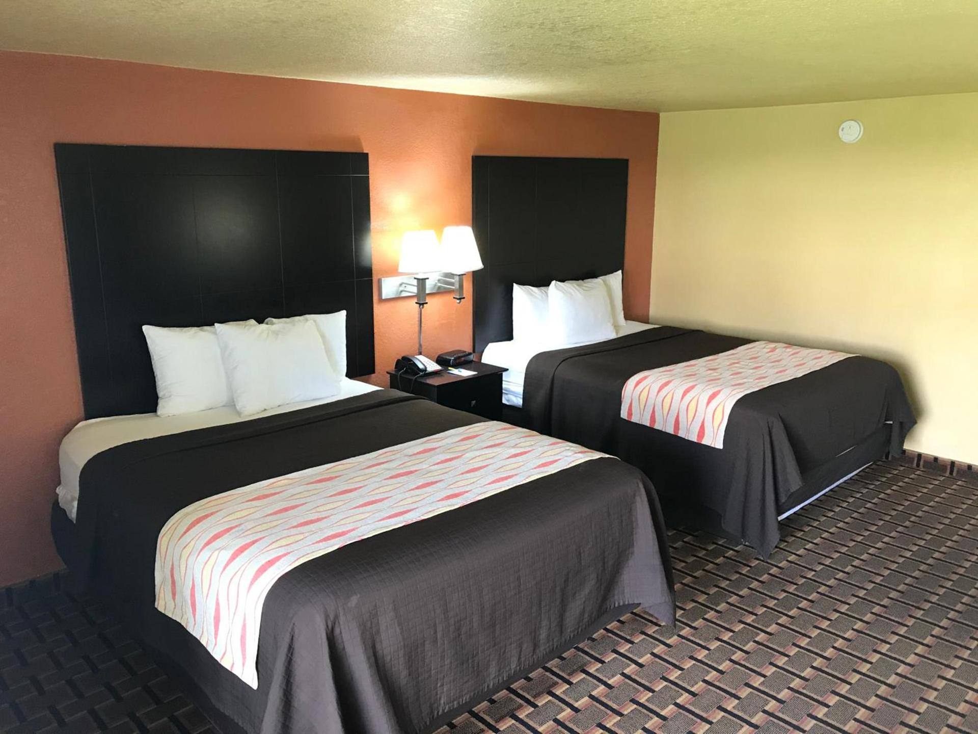 Days Inn by Wyndham Joplin photo 44