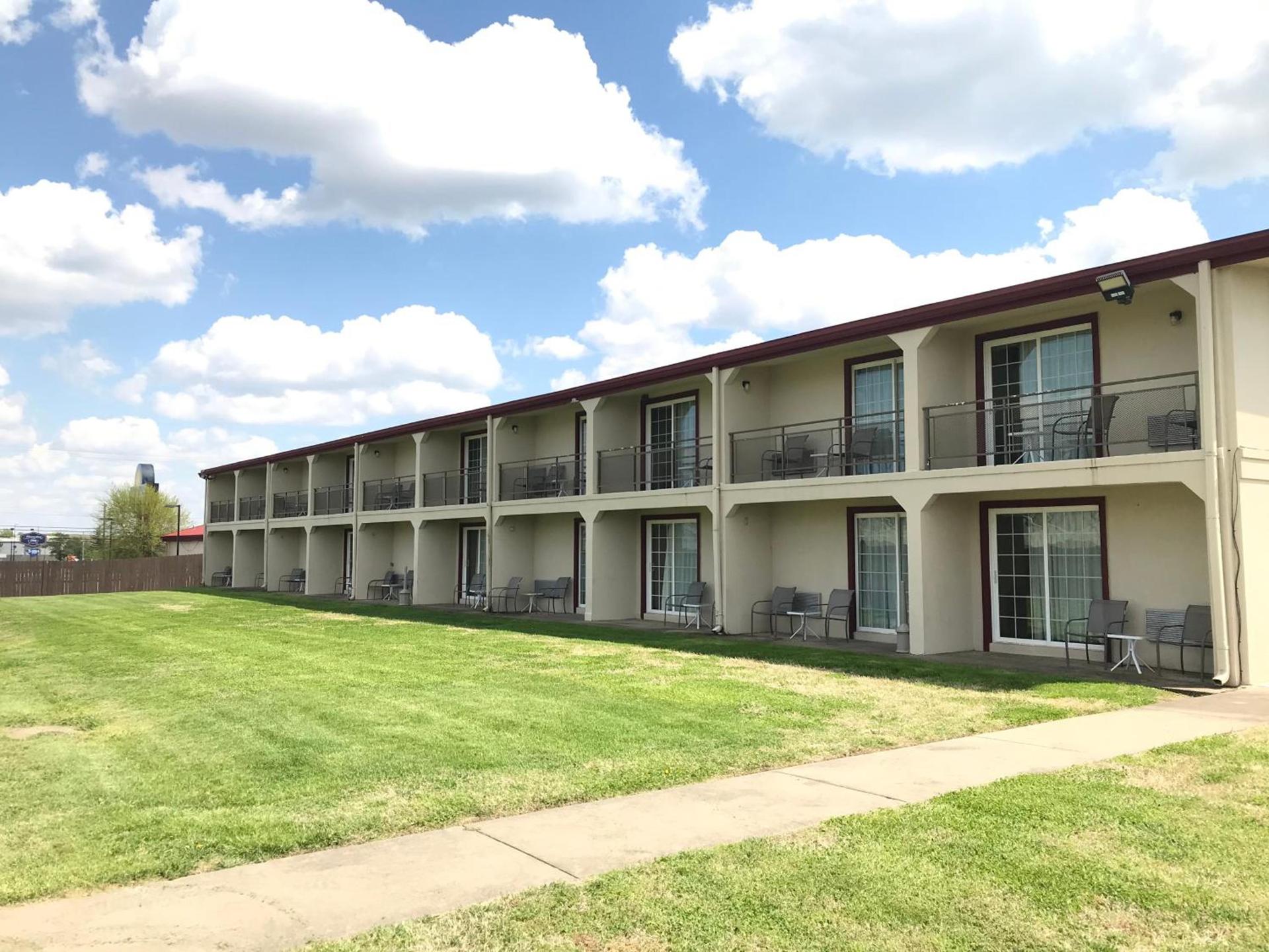 Days Inn by Wyndham Joplin photo 41