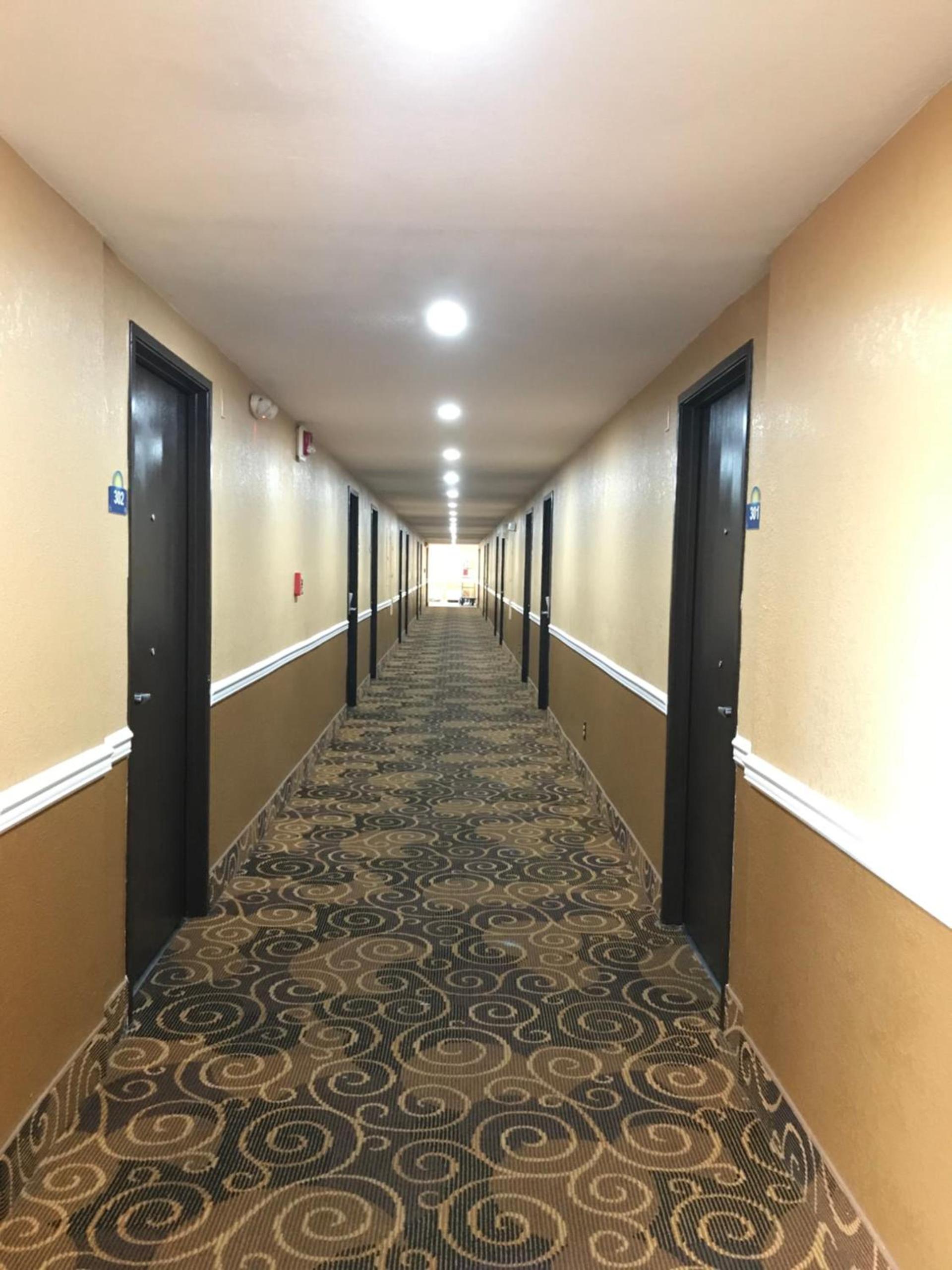 Days Inn by Wyndham Joplin photo 37