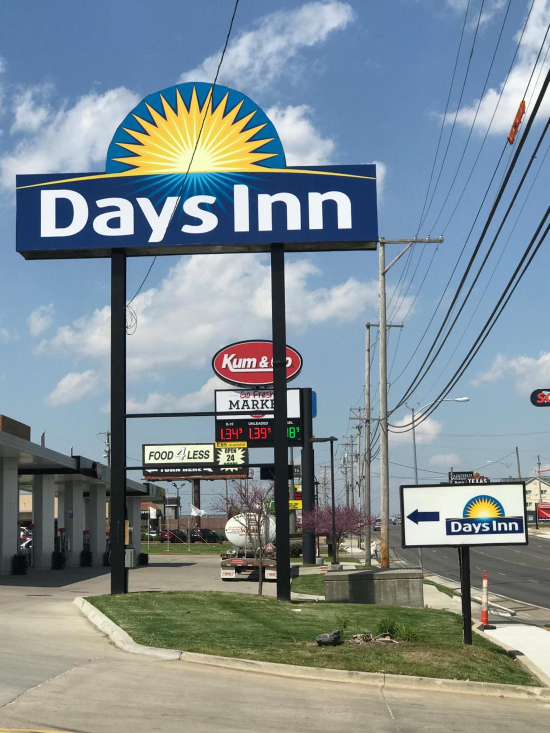 Days Inn by Wyndham Joplin photo 22