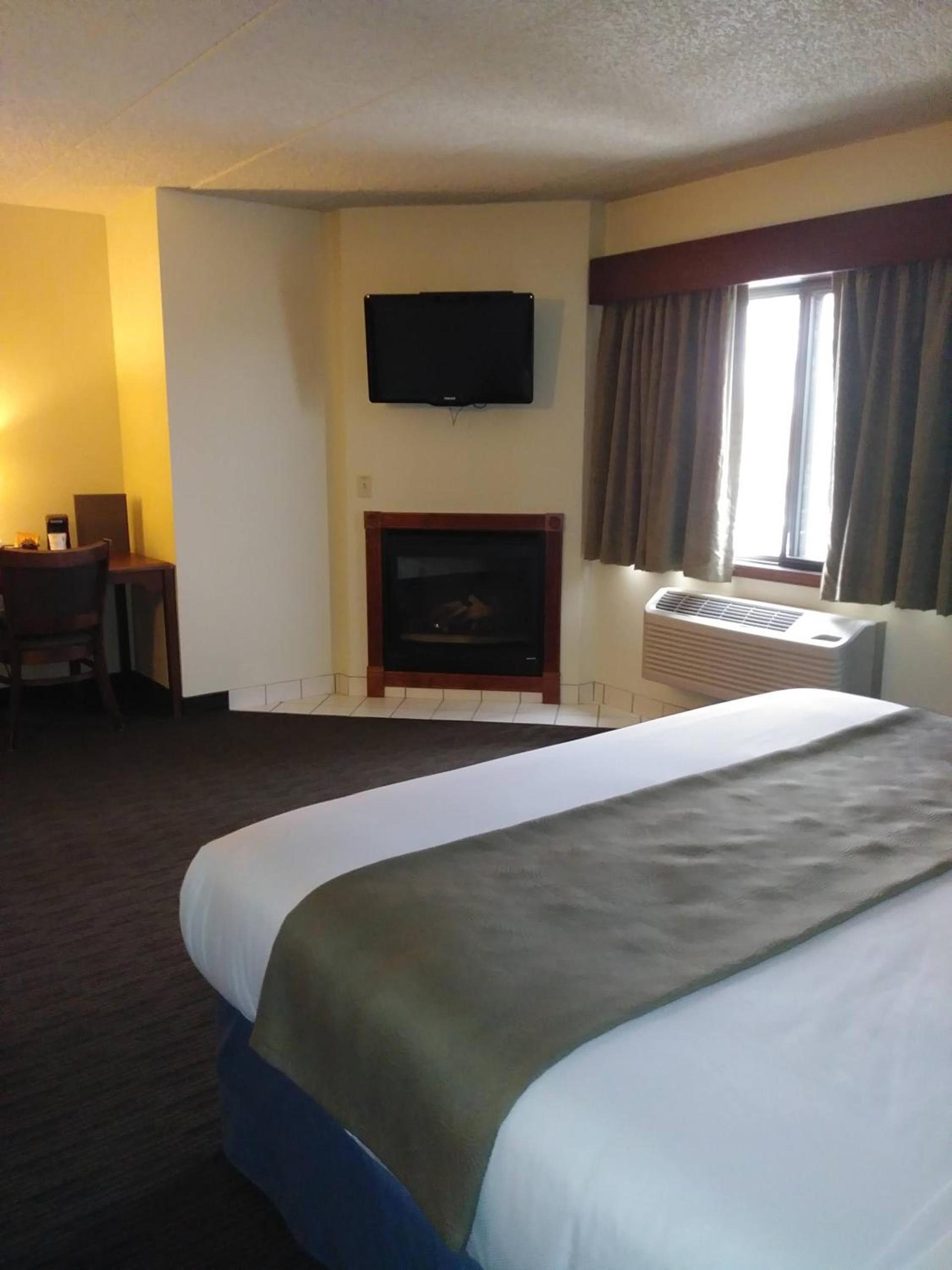 AmericInn by Wyndham Windsor Ft. Collins photo 20