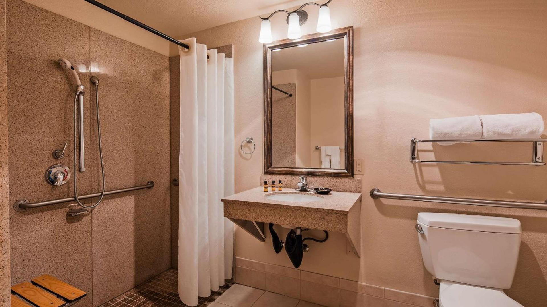 Best Western Plus Rivershore Hotel photo 79
