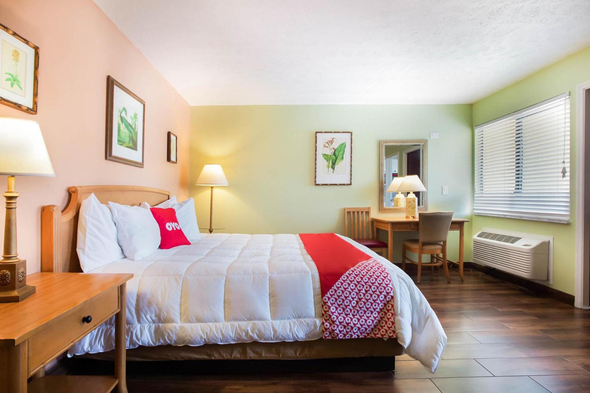 OYO Waterfront Hotel- Cape Coral Fort Myers, FL photo 18