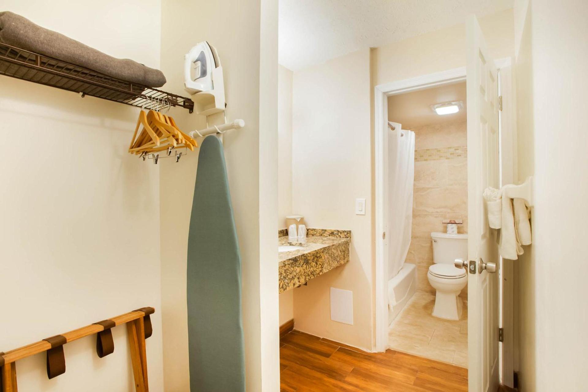 OYO Waterfront Hotel- Cape Coral Fort Myers, FL photo 49
