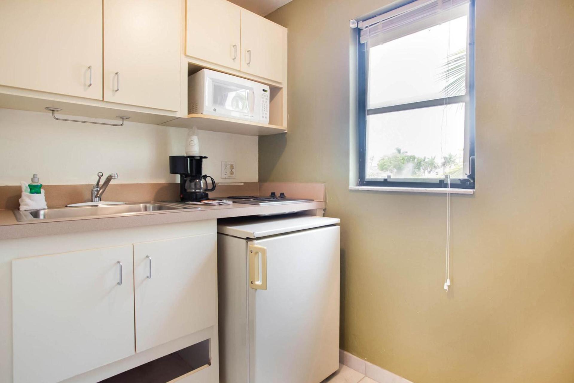 OYO Waterfront Hotel- Cape Coral Fort Myers, FL photo 27