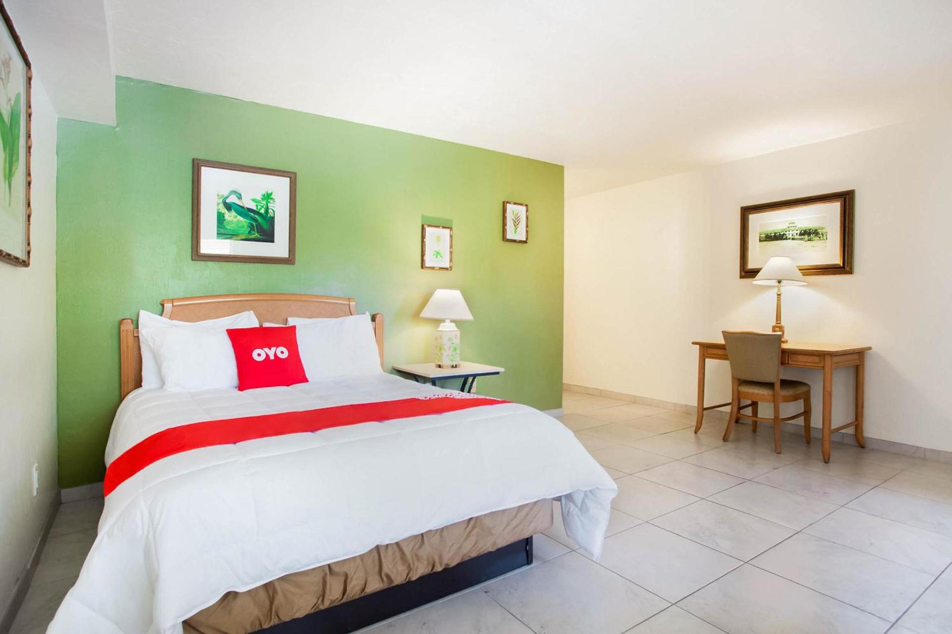 OYO Waterfront Hotel- Cape Coral Fort Myers, FL photo 17