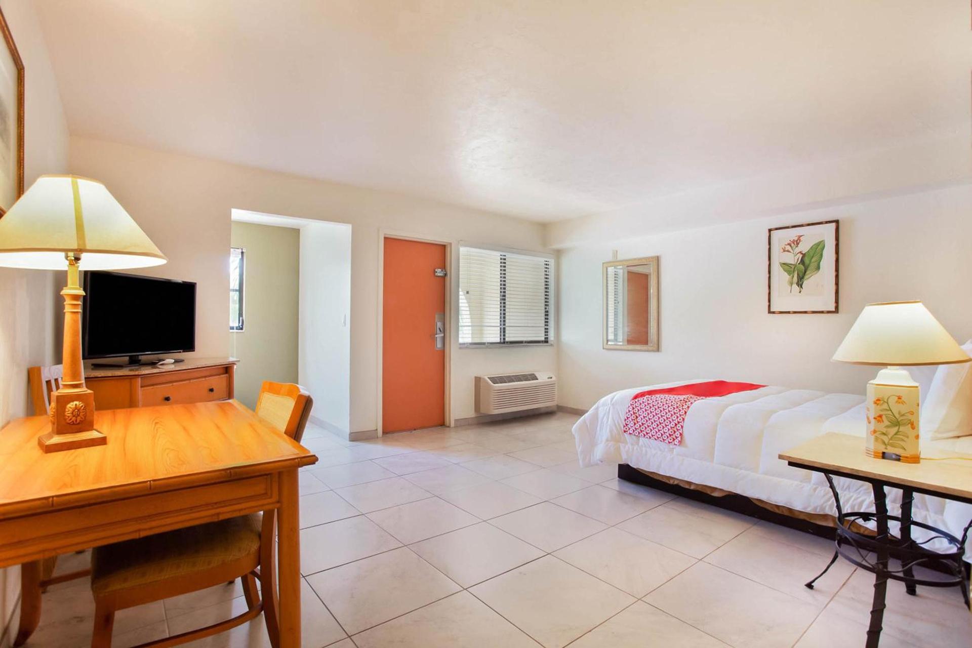 OYO Waterfront Hotel- Cape Coral Fort Myers, FL photo 19