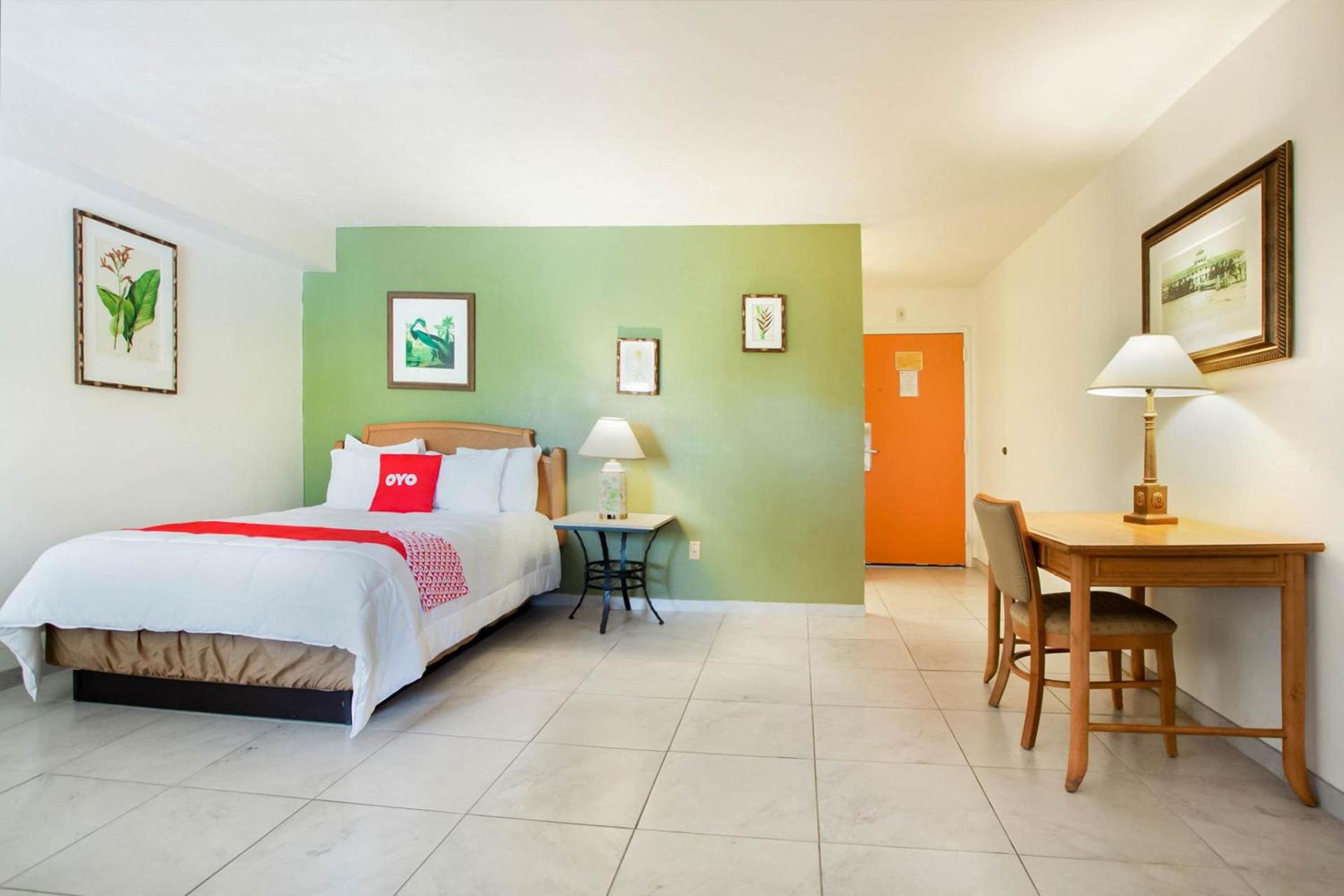 OYO Waterfront Hotel- Cape Coral Fort Myers, FL photo 16