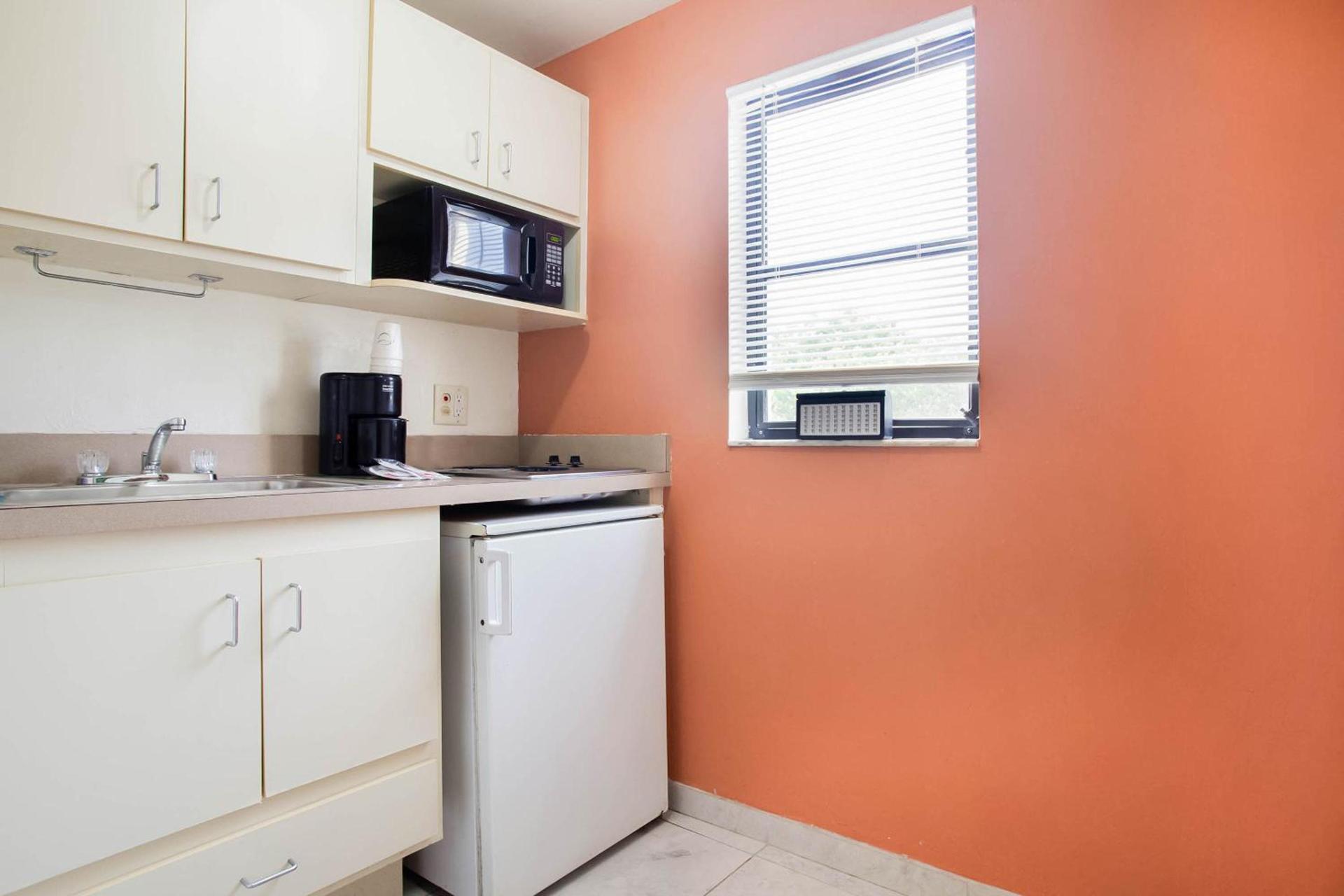 OYO Waterfront Hotel- Cape Coral Fort Myers, FL photo 20
